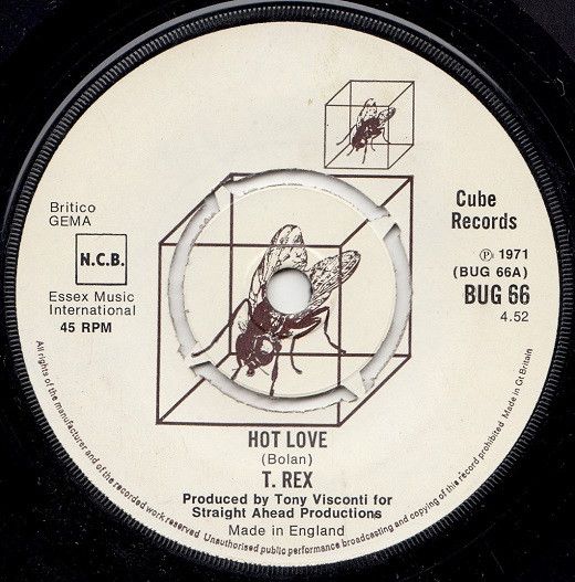 ・アーティスト T. Rex ・タイトル Hot Love / Get It On ・レーベル Cube Records BUG66 ・フォーマット 7インチレコード ・コンディション(盤) 非常に良い(EX) ・コンディション(ジャケット) プレインカバー（元ジャケット／カバー無し） ・コンディション(帯) オビなし ・特記事項 サンプル画像です。実際の商品の画像ではありません 商品写真はバーコード/カタログ番号に対応したサンプル画像ですので、お送りする商品の画像ではありません。帯やライナーなどの付属品は、特記事項に記載されている場合のみ含まれます。プロモやカラーレコードなどの仕様についても、該当する場合のみ特記事項に記載しています。 【ご購入前に必ずご確認ください】 ・本店サイト(www.recordcity.jp)とは価格、送料が違います ・本店サイト、その他支店のオーダーとは同梱発送できません ・別倉庫から発送しているため、店頭受け渡しは対応しておりません ・一部商品は他の通販サイトでも販売しているため、ご注文のタイミングによっては商品のご用意ができない場合がございます。 ・土日祝日はお休みです 金曜・祝前日9時以降のご連絡またはご入金は、返答または発送が週明け・祝日明けに順次対応となります。 ・ご購入後のキャンセル不可 ご購入後のキャンセルはいかなる理由においてもお受けできません。ご了承の上、ご購入くださいませ。 ・日本郵便(ゆうパック/ゆうメール)によるお届けになります。 ・中古品であることをご理解ください 当ストアではお客様よりお譲りいただいた中古商品を主に販売しております。中古品であることをご理解の上ご購入ください。また、一部商品はRecordCityオンラインストアで試聴可能です。 ・返品について お客様のご都合による返品は一切承っておりません。 表記の内容と実際の商品に相違がある場合、また針飛び等で返品・返金をご希望される場合は、商品の到着後1週間以内にご連絡ください。商品の返送をこちらで確認後、キャンセル・返金を行います。 コンディションVG以下の商品は返品できません。プレイに影響のない表面のこすれ傷、プレス起因のノイズ盤は返品の対象外です。 【コンディション表記】 ・ほぼ新品(M-)(Like New) 完全な新品。未使用。当店ではほぼ使用しません ・非常に良い(EX)(Excellent) 中古盤として美品な状態。わずかな経年を感じるものの傷みを感じさせない、当店基準で最高の状態 ・良い(VG+)(Very Good Plus) 丁寧に扱われた中古品で、軽い使用感がみられる。 ・可(VG)(Acceptable) 使い込まれた中古品で、「良い」よりもさらに使用感がみられる。 ・悪い(VG-)(Bad) 状態が悪いアイテム。使用の保障はなく、再生不可、針飛び、目立つノイズがあるかもしれない。状態によるクレーム不可。返品不可。 ・非常に悪い(G)(Very Bad) 「悪い」よりさらに状態が悪いアイテム。使用の保障はなく、再生不可、針飛び、目立つノイズがあるかもしれない。状態によるクレーム不可。返品不可。 ・ジャンク(Fair)(Junk/Fair) 割れている、反っている、水ダメージがある、カビ、ジャケットが分離している、ひどい書き込み、ひどい擦れなど最低の状態。使用の保障はなく、再生不可、針飛び、目立つノイズがあるかもしれない。状態によるクレーム不可。返品不可。 ・ジャンク(Poor)(Junk/Poor) 割れている、反っている、水ダメージがある、カビ、ジャケットが分離している、ひどい書き込み、ひどい擦れなど最低の状態。使用の保障はなく、再生不可、針飛び、目立つノイズがあるかもしれない。状態によるクレーム不可。返品不可。