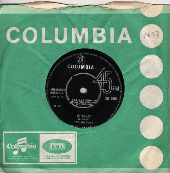 ・アーティスト Shadows ・タイトル Stingray ・レーベル Columbia DB7588 ・フォーマット 7インチレコード ・コンディション(盤) 良い (VG+) ・コンディション(ジャケット) プレインカバー（元ジャケット／カバー無し） ・コンディション(帯) オビなし ・特記事項 【カバー破れ】【company sleeve】 サンプル画像です。実際の商品の画像ではありません 商品写真はバーコード/カタログ番号に対応したサンプル画像ですので、お送りする商品の画像ではありません。帯やライナーなどの付属品は、特記事項に記載されている場合のみ含まれます。プロモやカラーレコードなどの仕様についても、該当する場合のみ特記事項に記載しています。 【ご購入前に必ずご確認ください】 ・本店サイト(www.recordcity.jp)とは価格、送料が違います ・本店サイト、その他支店のオーダーとは同梱発送できません ・別倉庫から発送しているため、店頭受け渡しは対応しておりません ・一部商品は他の通販サイトでも販売しているため、ご注文のタイミングによっては商品のご用意ができない場合がございます。 ・土日祝日はお休みです 金曜・祝前日9時以降のご連絡またはご入金は、返答または発送が週明け・祝日明けに順次対応となります。 ・ご購入後のキャンセル不可 ご購入後のキャンセルはいかなる理由においてもお受けできません。ご了承の上、ご購入くださいませ。 ・日本郵便(ゆうパック/ゆうメール)によるお届けになります。 ・中古品であることをご理解ください 当ストアではお客様よりお譲りいただいた中古商品を主に販売しております。中古品であることをご理解の上ご購入ください。また、一部商品はRecordCityオンラインストアで試聴可能です。 ・返品について お客様のご都合による返品は一切承っておりません。 表記の内容と実際の商品に相違がある場合、また針飛び等で返品・返金をご希望される場合は、商品の到着後1週間以内にご連絡ください。商品の返送をこちらで確認後、キャンセル・返金を行います。 コンディションVG以下の商品は返品できません。プレイに影響のない表面のこすれ傷、プレス起因のノイズ盤は返品の対象外です。 【コンディション表記】 ・ほぼ新品(M-)(Like New) 完全な新品。未使用。当店ではほぼ使用しません ・非常に良い(EX)(Excellent) 中古盤として美品な状態。わずかな経年を感じるものの傷みを感じさせない、当店基準で最高の状態 ・良い(VG+)(Very Good Plus) 丁寧に扱われた中古品で、軽い使用感がみられる。 ・可(VG)(Acceptable) 使い込まれた中古品で、「良い」よりもさらに使用感がみられる。 ・悪い(VG-)(Bad) 状態が悪いアイテム。使用の保障はなく、再生不可、針飛び、目立つノイズがあるかもしれない。状態によるクレーム不可。返品不可。 ・非常に悪い(G)(Very Bad) 「悪い」よりさらに状態が悪いアイテム。使用の保障はなく、再生不可、針飛び、目立つノイズがあるかもしれない。状態によるクレーム不可。返品不可。 ・ジャンク(Fair)(Junk/Fair) 割れている、反っている、水ダメージがある、カビ、ジャケットが分離している、ひどい書き込み、ひどい擦れなど最低の状態。使用の保障はなく、再生不可、針飛び、目立つノイズがあるかもしれない。状態によるクレーム不可。返品不可。 ・ジャンク(Poor)(Junk/Poor) 割れている、反っている、水ダメージがある、カビ、ジャケットが分離している、ひどい書き込み、ひどい擦れなど最低の状態。使用の保障はなく、再生不可、針飛び、目立つノイズがあるかもしれない。状態によるクレーム不可。返品不可。