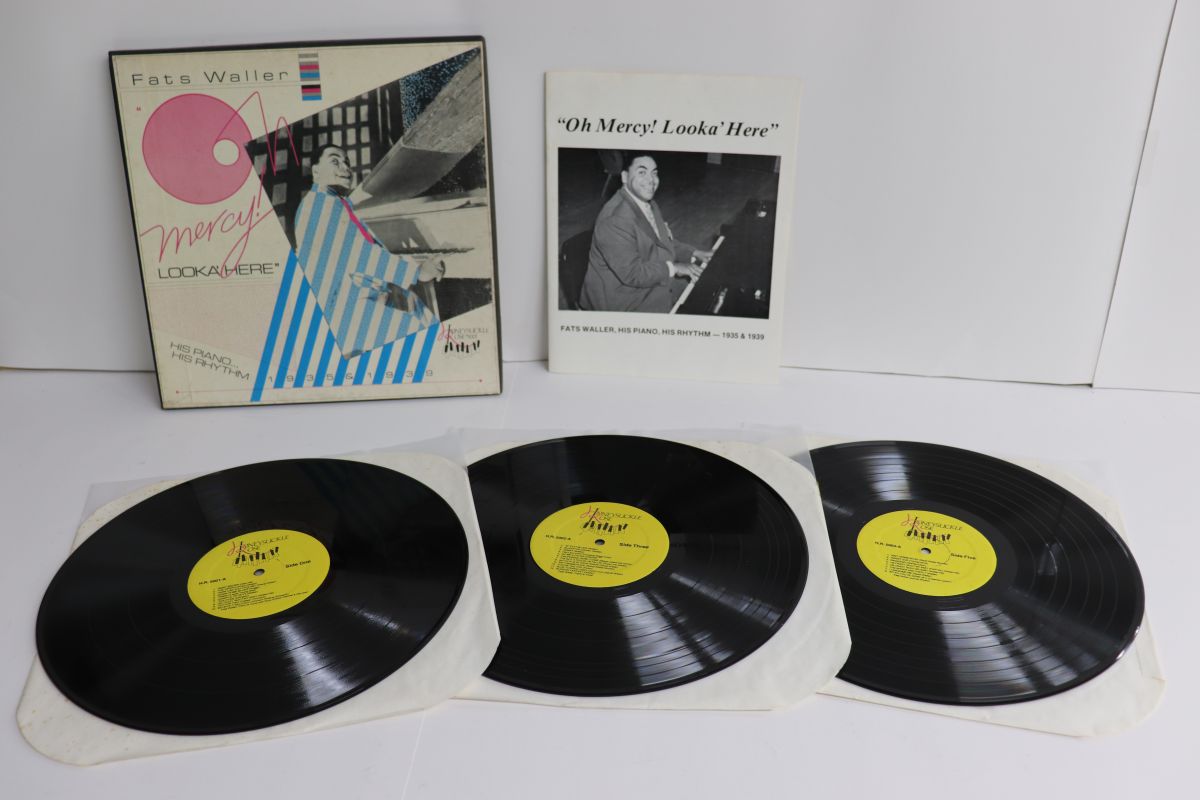 ・アーティスト Fats Waller ・タイトル Oh Mercy! Looka' Here ・レーベル・型番 HONEYSUCKLE ROSE HR50013 ・フォーマット LPレコード ・コンディション(盤) 良い (VG+) ・コンディション(ジャケット) 可 (VG) ・コンディション(帯) オビなし ・特記事項 【ライナー付き】 【外箱汚れ】【盤に浅い跡】【ボックスセット】 サンプル画像です。実際の商品の画像ではありません 商品写真はバーコード/カタログ番号に対応したサンプル画像ですので、お送りする商品の画像ではありません。帯やライナーなどの付属品は、特記事項に記載されている場合のみ含まれます。プロモやカラーレコードなどの仕様についても、該当する場合のみ特記事項に記載しています。 【ご購入前に必ずご確認ください】 ・本店サイト(www.recordcity.jp)とは価格、送料が違います ・本店サイト、その他支店のオーダーとは同梱発送できません ・注文確定後に別の注文を頂いた場合、注文同士の同梱は致しかねます。 ・別倉庫から発送しているため、店頭受け渡しは対応しておりません ・一部商品は他の通販サイトでも販売しているため、ご注文のタイミングによっては商品のご用意ができない場合がございます。 ・土日祝日はお休みです 金曜・祝前日9時以降のご連絡またはご入金は、返答または発送が週明け・祝日明けに順次対応となります。 ・ご購入後のキャンセル不可 ご購入後のキャンセルはいかなる理由においてもお受けできません。ご了承の上、ご購入くださいませ。 ・日本郵便(ゆうパック/ゆうメール)によるお届けになります。 ・中古品であることをご理解ください 当ストアでは中古商品を主に販売しております。中古品であることをご理解の上ご購入ください。また、一部商品はRecordCityオンラインストアで試聴可能です。 ・返品について お客様のご都合による返品は一切承っておりません。 表記の内容と実際の商品に相違がある場合、また針飛び等で返品・返金をご希望される場合は、商品の到着後1週間以内にご連絡ください。商品の返送をこちらで確認後、キャンセル・返金を行います。 コンディションVG以下の商品は返品できません。プレイに影響のない表面のこすれ傷、プレス起因のノイズ盤は返品の対象外です。 【コンディション表記】 ・ほぼ新品(M-)(Like New) 完全な新品。未使用。当店ではほぼ使用しません ・非常に良い(EX)(Excellent) 中古盤として美品な状態。わずかな経年を感じるものの傷みを感じさせない、当店基準で最高の状態 ・良い(VG+)(Very Good Plus) 丁寧に扱われた中古品で、軽い使用感がみられる。 ・可(VG)(Acceptable) 使い込まれた中古品で、「良い」よりもさらに使用感がみられる。 ・悪い(VG-)(Bad) 状態が悪いアイテム。使用の保障はなく、再生不可、針飛び、目立つノイズがあるかもしれない。状態によるクレーム不可。返品不可。 ・非常に悪い(G)(Very Bad) 「悪い」よりさらに状態が悪いアイテム。使用の保障はなく、再生不可、針飛び、目立つノイズがあるかもしれない。状態によるクレーム不可。返品不可。 ・ジャンク(Fair)(Junk/Fair) 割れている、反っている、水ダメージがある、カビ、ジャケットが分離している、ひどい書き込み、ひどい擦れなど最低の状態。使用の保障はなく、再生不可、針飛び、目立つノイズがあるかもしれない。状態によるクレーム不可。返品不可。 ・ジャンク(Poor)(Junk/Poor) 割れている、反っている、水ダメージがある、カビ、ジャケットが分離している、ひどい書き込み、ひどい擦れなど最低の状態。使用の保障はなく、再生不可、針飛び、目立つノイズがあるかもしれない。状態によるクレーム不可。返品不可。