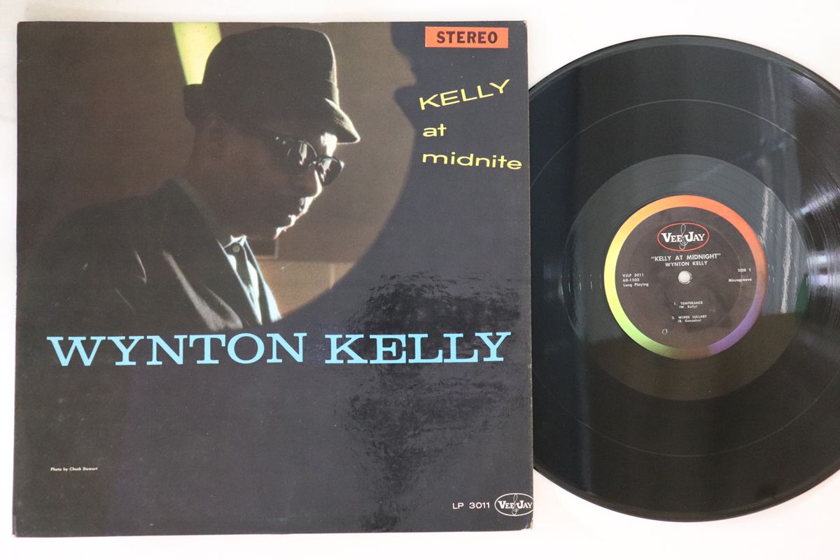 ・アーティスト Wynton Kelly ・タイトル Kelly At Midnite ・レーベル VEE JAY VJLP3011 ・フォーマット LPレコード ・コンディション(盤) 良い (VG+) ・コンディション(ジャケット) 可 (VG) ・コンディション(帯) オビなし ・特記事項 【カバー破れ】【カバーに目立つ染み】 実際に発送される商品の画像です 【ご購入前に必ずご確認ください】 ・本店サイト(www.recordcity.jp)とは価格、送料が違います ・本店サイト、その他支店のオーダーとは同梱発送できません ・別倉庫から発送しているため、店頭受け渡しは対応しておりません ・一部商品は他の通販サイトでも販売しているため、ご注文のタイミングによっては商品のご用意ができない場合がございます。 ・土日祝日はお休みです 金曜・祝前日9時以降のご連絡またはご入金は、返答または発送が週明け・祝日明けに順次対応となります。 ・ご購入後のキャンセル不可 ご購入後のキャンセルはいかなる理由においてもお受けできません。ご了承の上、ご購入くださいませ。 ・日本郵便(ゆうパック/ゆうメール)によるお届けになります。 ・中古品であることをご理解ください 当ストアではお客様よりお譲りいただいた中古商品を主に販売しております。中古品であることをご理解の上ご購入ください。また、一部商品はRecordCityオンラインストアで試聴可能です。 ・返品について お客様のご都合による返品は一切承っておりません。 表記の内容と実際の商品に相違がある場合、また針飛び等で返品・返金をご希望される場合は、商品の到着後1週間以内にご連絡ください。商品の返送をこちらで確認後、キャンセル・返金を行います。 コンディションVG以下の商品は返品できません。プレイに影響のない表面のこすれ傷、プレス起因のノイズ盤は返品の対象外です。 【コンディション表記】 ・ほぼ新品(M-)(Like New) 完全な新品。未使用。当店ではほぼ使用しません ・非常に良い(EX)(Excellent) 中古盤として美品な状態。わずかな経年を感じるものの傷みを感じさせない、当店基準で最高の状態 ・良い(VG+)(Very Good Plus) 丁寧に扱われた中古品で、軽い使用感がみられる。 ・可(VG)(Acceptable) 使い込まれた中古品で、「良い」よりもさらに使用感がみられる。 ・悪い(VG-)(Bad) 状態が悪いアイテム。使用の保障はなく、再生不可、針飛び、目立つノイズがあるかもしれない。状態によるクレーム不可。返品不可。 ・非常に悪い(G)(Very Bad) 「悪い」よりさらに状態が悪いアイテム。使用の保障はなく、再生不可、針飛び、目立つノイズがあるかもしれない。状態によるクレーム不可。返品不可。 ・ジャンク(Fair)(Junk/Fair) 割れている、反っている、水ダメージがある、カビ、ジャケットが分離している、ひどい書き込み、ひどい擦れなど最低の状態。使用の保障はなく、再生不可、針飛び、目立つノイズがあるかもしれない。状態によるクレーム不可。返品不可。 ・ジャンク(Poor)(Junk/Poor) 割れている、反っている、水ダメージがある、カビ、ジャケットが分離している、ひどい書き込み、ひどい擦れなど最低の状態。使用の保障はなく、再生不可、針飛び、目立つノイズがあるかもしれない。状態によるクレーム不可。返品不可。