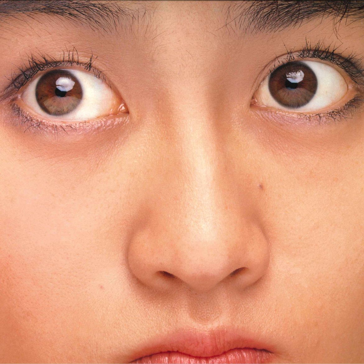 ・アーティスト 渡辺美里 ・タイトル Breath ・レーベル・型番 EPIC 283H300 ・フォーマット LPレコード ・コンディション(盤) 非常に良い(EX) ・コンディション(ジャケット) 良い (VG+) ・コンディション(帯) オビなし ・特記事項 【ライナー付き】 【カバー変色】 サンプル画像です。実際の商品の画像ではありません 商品写真はバーコード/カタログ番号に対応したサンプル画像ですので、お送りする商品の画像ではありません。帯やライナーなどの付属品は、特記事項に記載されている場合のみ含まれます。プロモやカラーレコードなどの仕様についても、該当する場合のみ特記事項に記載しています。 【ご購入前に必ずご確認ください】 ・本店サイト(www.recordcity.jp)とは価格、送料が違います ・本店サイト、その他支店のオーダーとは同梱発送できません ・別倉庫から発送しているため、店頭受け渡しは対応しておりません ・一部商品は他の通販サイトでも販売しているため、ご注文のタイミングによっては商品のご用意ができない場合がございます。 ・土日祝日はお休みです 金曜・祝前日9時以降のご連絡またはご入金は、返答または発送が週明け・祝日明けに順次対応となります。 ・ご購入後のキャンセル不可 ご購入後のキャンセルはいかなる理由においてもお受けできません。ご了承の上、ご購入くださいませ。 ・日本郵便(ゆうパック/ゆうメール)によるお届けになります。 ・中古品であることをご理解ください 当ストアでは中古商品を主に販売しております。中古品であることをご理解の上ご購入ください。また、一部商品はRecordCityオンラインストアで試聴可能です。 ・返品について お客様のご都合による返品は一切承っておりません。 表記の内容と実際の商品に相違がある場合、また針飛び等で返品・返金をご希望される場合は、商品の到着後1週間以内にご連絡ください。商品の返送をこちらで確認後、キャンセル・返金を行います。 コンディションVG以下の商品は返品できません。プレイに影響のない表面のこすれ傷、プレス起因のノイズ盤は返品の対象外です。 【コンディション表記】 ・ほぼ新品(M-)(Like New) 完全な新品。未使用。当店ではほぼ使用しません ・非常に良い(EX)(Excellent) 中古盤として美品な状態。わずかな経年を感じるものの傷みを感じさせない、当店基準で最高の状態 ・良い(VG+)(Very Good Plus) 丁寧に扱われた中古品で、軽い使用感がみられる。 ・可(VG)(Acceptable) 使い込まれた中古品で、「良い」よりもさらに使用感がみられる。 ・悪い(VG-)(Bad) 状態が悪いアイテム。使用の保障はなく、再生不可、針飛び、目立つノイズがあるかもしれない。状態によるクレーム不可。返品不可。 ・非常に悪い(G)(Very Bad) 「悪い」よりさらに状態が悪いアイテム。使用の保障はなく、再生不可、針飛び、目立つノイズがあるかもしれない。状態によるクレーム不可。返品不可。 ・ジャンク(Fair)(Junk/Fair) 割れている、反っている、水ダメージがある、カビ、ジャケットが分離している、ひどい書き込み、ひどい擦れなど最低の状態。使用の保障はなく、再生不可、針飛び、目立つノイズがあるかもしれない。状態によるクレーム不可。返品不可。 ・ジャンク(Poor)(Junk/Poor) 割れている、反っている、水ダメージがある、カビ、ジャケットが分離している、ひどい書き込み、ひどい擦れなど最低の状態。使用の保障はなく、再生不可、針飛び、目立つノイズがあるかもしれない。状態によるクレーム不可。返品不可。