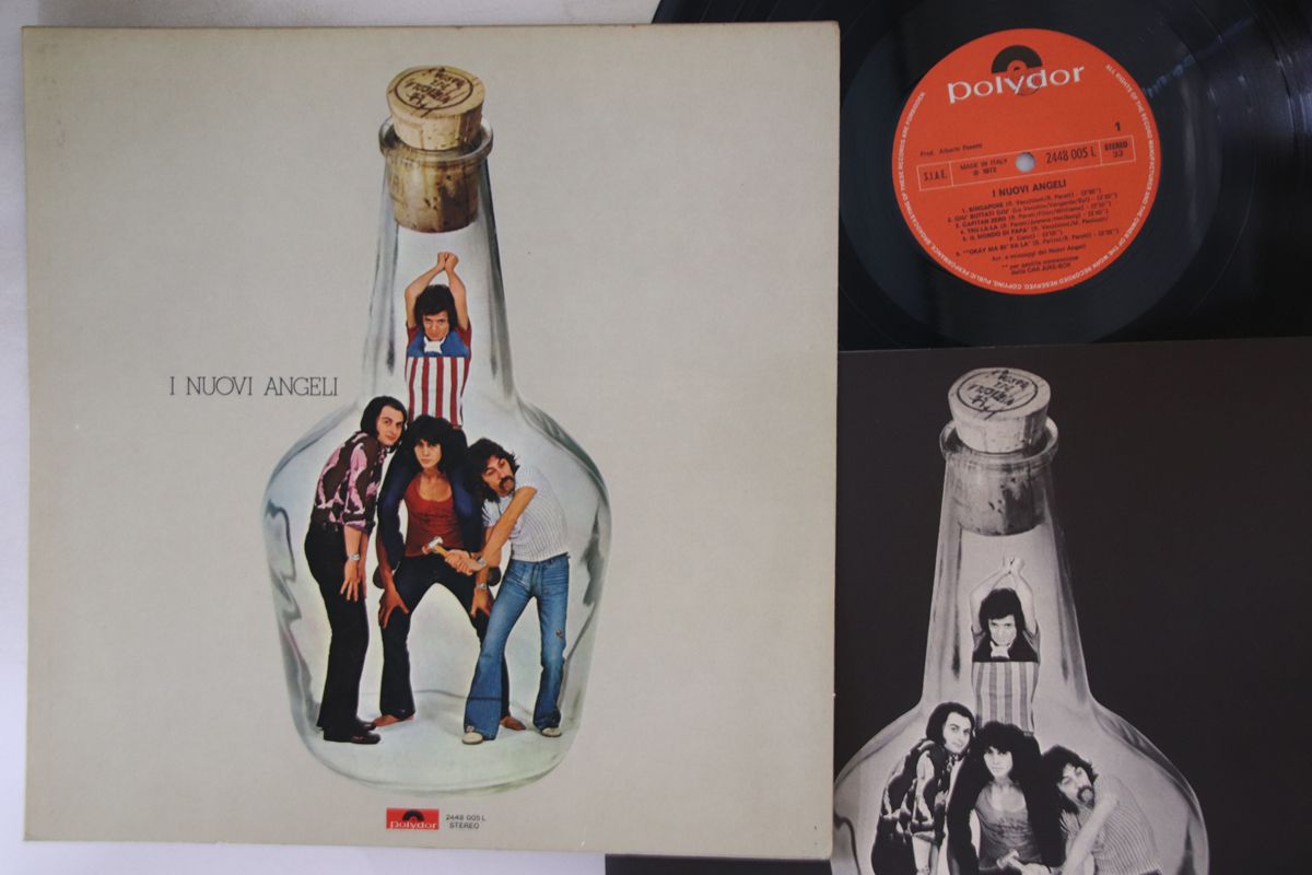 ・アーティスト I Nuovi Angeli ・タイトル I Nuovi Angeli ・レーベル POLYDOR 2448005L ・フォーマット LPレコード ・コンディション(盤) 非常に良い(EX) ・コンディション(ジャケット) 良い (VG+) ・コンディション(帯) オビなし ・特記事項 実際に発送される商品の画像です 【ご購入前に必ずご確認ください】 ・本店サイト(www.recordcity.jp)とは価格、送料が違います ・本店サイト、その他支店のオーダーとは同梱発送できません ・別倉庫から発送しているため、店頭受け渡しは対応しておりません ・一部商品は他の通販サイトでも販売しているため、ご注文のタイミングによっては商品のご用意ができない場合がございます。 ・土日祝日はお休みです 金曜・祝前日9時以降のご連絡またはご入金は、返答または発送が週明け・祝日明けに順次対応となります。 ・ご購入後のキャンセル不可 ご購入後のキャンセルはいかなる理由においてもお受けできません。ご了承の上、ご購入くださいませ。 ・日本郵便(ゆうパック/ゆうメール)によるお届けになります。 ・中古品であることをご理解ください 当ストアではお客様よりお譲りいただいた中古商品を主に販売しております。中古品であることをご理解の上ご購入ください。また、一部商品はRecordCityオンラインストアで試聴可能です。 ・返品について お客様のご都合による返品は一切承っておりません。 表記の内容と実際の商品に相違がある場合、また針飛び等で返品・返金をご希望される場合は、商品の到着後1週間以内にご連絡ください。商品の返送をこちらで確認後、キャンセル・返金を行います。 コンディションVG以下の商品は返品できません。プレイに影響のない表面のこすれ傷、プレス起因のノイズ盤は返品の対象外です。 【コンディション表記】 ・ほぼ新品(M-)(Like New) 完全な新品。未使用。当店ではほぼ使用しません ・非常に良い(EX)(Excellent) 中古盤として美品な状態。わずかな経年を感じるものの傷みを感じさせない、当店基準で最高の状態 ・良い(VG+)(Very Good Plus) 丁寧に扱われた中古品で、軽い使用感がみられる。 ・可(VG)(Acceptable) 使い込まれた中古品で、「良い」よりもさらに使用感がみられる。 ・悪い(VG-)(Bad) 状態が悪いアイテム。使用の保障はなく、再生不可、針飛び、目立つノイズがあるかもしれない。状態によるクレーム不可。返品不可。 ・非常に悪い(G)(Very Bad) 「悪い」よりさらに状態が悪いアイテム。使用の保障はなく、再生不可、針飛び、目立つノイズがあるかもしれない。状態によるクレーム不可。返品不可。 ・ジャンク(Fair)(Junk/Fair) 割れている、反っている、水ダメージがある、カビ、ジャケットが分離している、ひどい書き込み、ひどい擦れなど最低の状態。使用の保障はなく、再生不可、針飛び、目立つノイズがあるかもしれない。状態によるクレーム不可。返品不可。 ・ジャンク(Poor)(Junk/Poor) 割れている、反っている、水ダメージがある、カビ、ジャケットが分離している、ひどい書き込み、ひどい擦れなど最低の状態。使用の保障はなく、再生不可、針飛び、目立つノイズがあるかもしれない。状態によるクレーム不可。返品不可。
