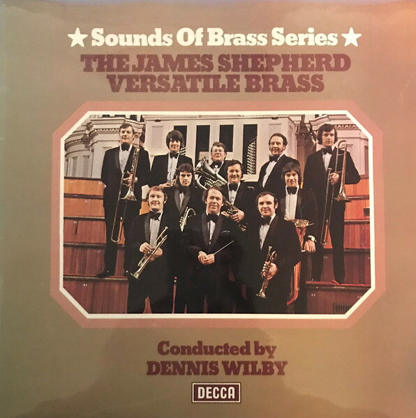 ・アーティスト James Shepherd Versatile Brass ・タイトル Sounds Of Brass - Volume 14 ・レーベル・型番 Decca SB314 ・フォーマット LPレコード ・コンディション(盤) 良い (VG+) ・コンディション(ジャケット) 良い (VG+) ・コンディション(帯) オビなし ・特記事項 【カバーに目立つ染み】 サンプル画像です。実際の商品の画像ではありません 商品写真はバーコード/カタログ番号に対応したサンプル画像ですので、お送りする商品の画像ではありません。帯やライナーなどの付属品は、特記事項に記載されている場合のみ含まれます。プロモやカラーレコードなどの仕様についても、該当する場合のみ特記事項に記載しています。 【ご購入前に必ずご確認ください】 ・本店サイト(www.recordcity.jp)とは価格、送料が違います ・本店サイト、その他支店のオーダーとは同梱発送できません ・注文確定後に別の注文を頂いた場合、注文同士の同梱は致しかねます。 ・別倉庫から発送しているため、店頭受け渡しは対応しておりません ・一部商品は他の通販サイトでも販売しているため、ご注文のタイミングによっては商品のご用意ができない場合がございます。 ・土日祝日はお休みです 金曜・祝前日9時以降のご連絡またはご入金は、返答または発送が週明け・祝日明けに順次対応となります。 ・ご購入後のキャンセル不可 ご購入後のキャンセルはいかなる理由においてもお受けできません。ご了承の上、ご購入くださいませ。 ・日本郵便(ゆうパック/ゆうメール)によるお届けになります。 ・中古品であることをご理解ください 当ストアでは中古商品を主に販売しております。中古品であることをご理解の上ご購入ください。また、一部商品はRecordCityオンラインストアで試聴可能です。 ・返品について お客様のご都合による返品は一切承っておりません。 表記の内容と実際の商品に相違がある場合、また針飛び等で返品・返金をご希望される場合は、商品の到着後1週間以内にご連絡ください。商品の返送をこちらで確認後、キャンセル・返金を行います。 コンディションVG以下の商品は返品できません。プレイに影響のない表面のこすれ傷、プレス起因のノイズ盤は返品の対象外です。 【コンディション表記】 ・ほぼ新品(M-)(Like New) 完全な新品。未使用。当店ではほぼ使用しません ・非常に良い(EX)(Excellent) 中古盤として美品な状態。わずかな経年を感じるものの傷みを感じさせない、当店基準で最高の状態 ・良い(VG+)(Very Good Plus) 丁寧に扱われた中古品で、軽い使用感がみられる。 ・可(VG)(Acceptable) 使い込まれた中古品で、「良い」よりもさらに使用感がみられる。 ・悪い(VG-)(Bad) 状態が悪いアイテム。使用の保障はなく、再生不可、針飛び、目立つノイズがあるかもしれない。状態によるクレーム不可。返品不可。 ・非常に悪い(G)(Very Bad) 「悪い」よりさらに状態が悪いアイテム。使用の保障はなく、再生不可、針飛び、目立つノイズがあるかもしれない。状態によるクレーム不可。返品不可。 ・ジャンク(Fair)(Junk/Fair) 割れている、反っている、水ダメージがある、カビ、ジャケットが分離している、ひどい書き込み、ひどい擦れなど最低の状態。使用の保障はなく、再生不可、針飛び、目立つノイズがあるかもしれない。状態によるクレーム不可。返品不可。 ・ジャンク(Poor)(Junk/Poor) 割れている、反っている、水ダメージがある、カビ、ジャケットが分離している、ひどい書き込み、ひどい擦れなど最低の状態。使用の保障はなく、再生不可、針飛び、目立つノイズがあるかもしれない。状態によるクレーム不可。返品不可。