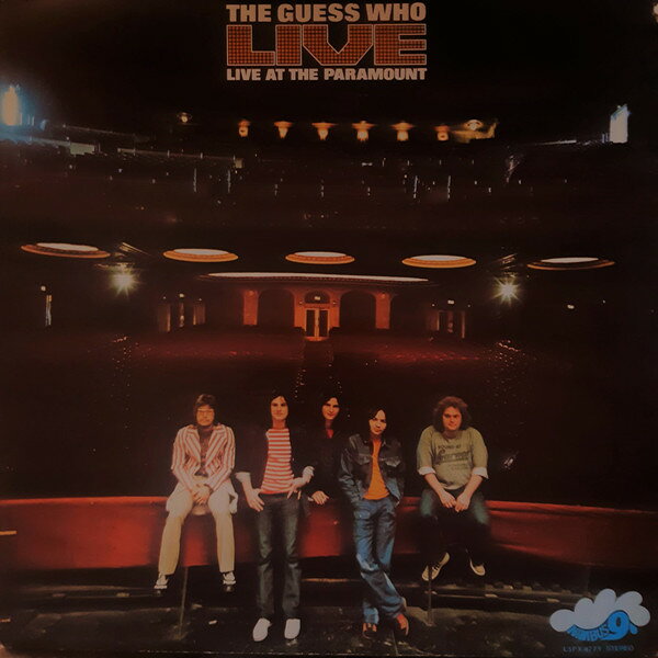 ・アーティスト Guess Who ・タイトル Live At The Paramount ・レーベル・型番 RCA LSPX4779 ・フォーマット LPレコード ・コンディション(盤) 良い (VG+) ・コンディション(ジャケット) 可 (VG) ・コンディション(帯) オビなし ・特記事項 【カバー抜け】【カバーにシール付着】【盤に浅い跡】 サンプル画像です。実際の商品の画像ではありません 商品写真はバーコード/カタログ番号に対応したサンプル画像ですので、お送りする商品の画像ではありません。帯やライナーなどの付属品は、特記事項に記載されている場合のみ含まれます。プロモやカラーレコードなどの仕様についても、該当する場合のみ特記事項に記載しています。 【ご購入前に必ずご確認ください】 ・本店サイト(www.recordcity.jp)とは価格、送料が違います ・本店サイト、その他支店のオーダーとは同梱発送できません ・注文確定後に別の注文を頂いた場合、注文同士の同梱は致しかねます。 ・別倉庫から発送しているため、店頭受け渡しは対応しておりません ・一部商品は他の通販サイトでも販売しているため、ご注文のタイミングによっては商品のご用意ができない場合がございます。 ・土日祝日はお休みです 金曜・祝前日9時以降のご連絡またはご入金は、返答または発送が週明け・祝日明けに順次対応となります。 ・ご購入後のキャンセル不可 ご購入後のキャンセルはいかなる理由においてもお受けできません。ご了承の上、ご購入くださいませ。 ・日本郵便(ゆうパック/ゆうメール)によるお届けになります。 ・中古品であることをご理解ください 当ストアでは中古商品を主に販売しております。中古品であることをご理解の上ご購入ください。また、一部商品はRecordCityオンラインストアで試聴可能です。 ・返品について お客様のご都合による返品は一切承っておりません。 表記の内容と実際の商品に相違がある場合、また針飛び等で返品・返金をご希望される場合は、商品の到着後1週間以内にご連絡ください。商品の返送をこちらで確認後、キャンセル・返金を行います。 コンディションVG以下の商品は返品できません。プレイに影響のない表面のこすれ傷、プレス起因のノイズ盤は返品の対象外です。 【コンディション表記】 ・ほぼ新品(M-)(Like New) 完全な新品。未使用。当店ではほぼ使用しません ・非常に良い(EX)(Excellent) 中古盤として美品な状態。わずかな経年を感じるものの傷みを感じさせない、当店基準で最高の状態 ・良い(VG+)(Very Good Plus) 丁寧に扱われた中古品で、軽い使用感がみられる。 ・可(VG)(Acceptable) 使い込まれた中古品で、「良い」よりもさらに使用感がみられる。 ・悪い(VG-)(Bad) 状態が悪いアイテム。使用の保障はなく、再生不可、針飛び、目立つノイズがあるかもしれない。状態によるクレーム不可。返品不可。 ・非常に悪い(G)(Very Bad) 「悪い」よりさらに状態が悪いアイテム。使用の保障はなく、再生不可、針飛び、目立つノイズがあるかもしれない。状態によるクレーム不可。返品不可。 ・ジャンク(Fair)(Junk/Fair) 割れている、反っている、水ダメージがある、カビ、ジャケットが分離している、ひどい書き込み、ひどい擦れなど最低の状態。使用の保障はなく、再生不可、針飛び、目立つノイズがあるかもしれない。状態によるクレーム不可。返品不可。 ・ジャンク(Poor)(Junk/Poor) 割れている、反っている、水ダメージがある、カビ、ジャケットが分離している、ひどい書き込み、ひどい擦れなど最低の状態。使用の保障はなく、再生不可、針飛び、目立つノイズがあるかもしれない。状態によるクレーム不可。返品不可。
