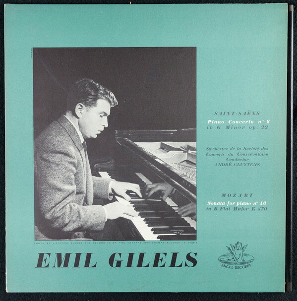 ・アーティスト Camille Saint-Sa?ns , Wolfgang Amadeus Mozart / Orchestre De La Soci?t? Des Concerts Du Conservatoire , Conductor Andr? Cluytens , Emil Gilels ・タイトル Piano Concerto No. 2 In G Minor / Sonata No. 16 In B Flat Major, K.570 ・レーベル・型番 Angel Records 35132 ・フォーマット LPレコード ・コンディション(盤) 良い (VG+) ・コンディション(ジャケット) 可 (VG) ・コンディション(帯) オビなし ・特記事項 【カバー抜け】【カバーにテープ付着】 サンプル画像です。実際の商品の画像ではありません 商品写真はバーコード/カタログ番号に対応したサンプル画像ですので、お送りする商品の画像ではありません。帯やライナーなどの付属品は、特記事項に記載されている場合のみ含まれます。プロモやカラーレコードなどの仕様についても、該当する場合のみ特記事項に記載しています。 【ご購入前に必ずご確認ください】 ・本店サイト(www.recordcity.jp)とは価格、送料が違います ・本店サイト、その他支店のオーダーとは同梱発送できません ・注文確定後に別の注文を頂いた場合、注文同士の同梱は致しかねます。 ・別倉庫から発送しているため、店頭受け渡しは対応しておりません ・一部商品は他の通販サイトでも販売しているため、ご注文のタイミングによっては商品のご用意ができない場合がございます。 ・土日祝日はお休みです 金曜・祝前日9時以降のご連絡またはご入金は、返答または発送が週明け・祝日明けに順次対応となります。 ・ご購入後のキャンセル不可 ご購入後のキャンセルはいかなる理由においてもお受けできません。ご了承の上、ご購入くださいませ。 ・日本郵便(ゆうパック/ゆうメール)によるお届けになります。 ・中古品であることをご理解ください 当ストアでは中古商品を主に販売しております。中古品であることをご理解の上ご購入ください。また、一部商品はRecordCityオンラインストアで試聴可能です。 ・返品について お客様のご都合による返品は一切承っておりません。 表記の内容と実際の商品に相違がある場合、また針飛び等で返品・返金をご希望される場合は、商品の到着後1週間以内にご連絡ください。商品の返送をこちらで確認後、キャンセル・返金を行います。 コンディションVG以下の商品は返品できません。プレイに影響のない表面のこすれ傷、プレス起因のノイズ盤は返品の対象外です。 【コンディション表記】 ・ほぼ新品(M-)(Like New) 完全な新品。未使用。当店ではほぼ使用しません ・非常に良い(EX)(Excellent) 中古盤として美品な状態。わずかな経年を感じるものの傷みを感じさせない、当店基準で最高の状態 ・良い(VG+)(Very Good Plus) 丁寧に扱われた中古品で、軽い使用感がみられる。 ・可(VG)(Acceptable) 使い込まれた中古品で、「良い」よりもさらに使用感がみられる。 ・悪い(VG-)(Bad) 状態が悪いアイテム。使用の保障はなく、再生不可、針飛び、目立つノイズがあるかもしれない。状態によるクレーム不可。返品不可。 ・非常に悪い(G)(Very Bad) 「悪い」よりさらに状態が悪いアイテム。使用の保障はなく、再生不可、針飛び、目立つノイズがあるかもしれない。状態によるクレーム不可。返品不可。 ・ジャンク(Fair)(Junk/Fair) 割れている、反っている、水ダメージがある、カビ、ジャケットが分離している、ひどい書き込み、ひどい擦れなど最低の状態。使用の保障はなく、再生不可、針飛び、目立つノイズがあるかもしれない。状態によるクレーム不可。返品不可。 ・ジャンク(Poor)(Junk/Poor) 割れている、反っている、水ダメージがある、カビ、ジャケットが分離している、ひどい書き込み、ひどい擦れなど最低の状態。使用の保障はなく、再生不可、針飛び、目立つノイズがあるかもしれない。状態によるクレーム不可。返品不可。