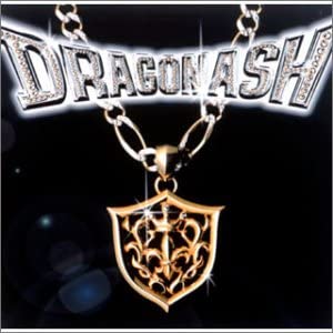 ・アーティスト Dragon Ash ・タイトル Lily Of Da Valley ・レーベル・型番 VICTOR VICL60699A ・フォーマット CD ・コンディション(盤) 良い (VG+) ・コンディション(ジャケット) ・コンディション(帯) オビあり ・特記事項 【帯付き】 【盤に小さいキズ】【ケース擦れ】【カバーに軽い擦れ】 サンプル画像です。実際の商品の画像ではありません 商品写真はバーコード/カタログ番号に対応したサンプル画像ですので、お送りする商品の画像ではありません。帯やライナーなどの付属品は、特記事項に記載されている場合のみ含まれます。プロモやカラーレコードなどの仕様についても、該当する場合のみ特記事項に記載しています。 【ご購入前に必ずご確認ください】 ・本店サイト(www.recordcity.jp)とは価格、送料が違います ・本店サイト、その他支店のオーダーとは同梱発送できません ・注文確定後に別の注文を頂いた場合、注文同士の同梱は致しかねます。 ・別倉庫から発送しているため、店頭受け渡しは対応しておりません ・一部商品は他の通販サイトでも販売しているため、ご注文のタイミングによっては商品のご用意ができない場合がございます。 ・土日祝日はお休みです 金曜・祝前日9時以降のご連絡またはご入金は、返答または発送が週明け・祝日明けに順次対応となります。 ・ご購入後のキャンセル不可 ご購入後のキャンセルはいかなる理由においてもお受けできません。ご了承の上、ご購入くださいませ。 ・日本郵便(ゆうパック/ゆうメール)によるお届けになります。 ・中古品であることをご理解ください 当ストアでは中古商品を主に販売しております。中古品であることをご理解の上ご購入ください。また、一部商品はRecordCityオンラインストアで試聴可能です。 ・返品について お客様のご都合による返品は一切承っておりません。 表記の内容と実際の商品に相違がある場合、また針飛び等で返品・返金をご希望される場合は、商品の到着後1週間以内にご連絡ください。商品の返送をこちらで確認後、キャンセル・返金を行います。 コンディションVG以下の商品は返品できません。プレイに影響のない表面のこすれ傷、プレス起因のノイズ盤は返品の対象外です。 【コンディション表記】 ・ほぼ新品(M-)(Like New) 完全な新品。未使用。当店ではほぼ使用しません ・非常に良い(EX)(Excellent) 中古盤として美品な状態。わずかな経年を感じるものの傷みを感じさせない、当店基準で最高の状態 ・良い(VG+)(Very Good Plus) 丁寧に扱われた中古品で、軽い使用感がみられる。 ・可(VG)(Acceptable) 使い込まれた中古品で、「良い」よりもさらに使用感がみられる。 ・悪い(VG-)(Bad) 状態が悪いアイテム。使用の保障はなく、再生不可、針飛び、目立つノイズがあるかもしれない。状態によるクレーム不可。返品不可。 ・非常に悪い(G)(Very Bad) 「悪い」よりさらに状態が悪いアイテム。使用の保障はなく、再生不可、針飛び、目立つノイズがあるかもしれない。状態によるクレーム不可。返品不可。 ・ジャンク(Fair)(Junk/Fair) 割れている、反っている、水ダメージがある、カビ、ジャケットが分離している、ひどい書き込み、ひどい擦れなど最低の状態。使用の保障はなく、再生不可、針飛び、目立つノイズがあるかもしれない。状態によるクレーム不可。返品不可。 ・ジャンク(Poor)(Junk/Poor) 割れている、反っている、水ダメージがある、カビ、ジャケットが分離している、ひどい書き込み、ひどい擦れなど最低の状態。使用の保障はなく、再生不可、針飛び、目立つノイズがあるかもしれない。状態によるクレーム不可。返品不可。