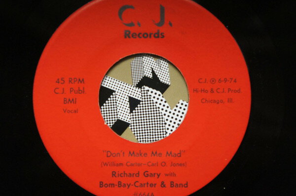・アーティスト Richard Gary, Bom-Bay-Carter & Band ・タイトル Don't Make Me Mad ・レーベル・型番 C.J. Records 664 ・フォーマット 7インチレコード ・コンディション(盤) 非常に良い(EX) ・コンディション(ジャケット) ・コンディション(帯) オビなし ・特記事項 サンプル画像です。実際の商品の画像ではありません 商品写真はバーコード/カタログ番号に対応したサンプル画像ですので、お送りする商品の画像ではありません。帯やライナーなどの付属品は、特記事項に記載されている場合のみ含まれます。プロモやカラーレコードなどの仕様についても、該当する場合のみ特記事項に記載しています。 【ご購入前に必ずご確認ください】 ・本店サイト(www.recordcity.jp)とは価格、送料が違います ・本店サイト、その他支店のオーダーとは同梱発送できません ・別倉庫から発送しているため、店頭受け渡しは対応しておりません ・一部商品は他の通販サイトでも販売しているため、ご注文のタイミングによっては商品のご用意ができない場合がございます。 ・土日祝日はお休みです 金曜・祝前日9時以降のご連絡またはご入金は、返答または発送が週明け・祝日明けに順次対応となります。 ・ご購入後のキャンセル不可 ご購入後のキャンセルはいかなる理由においてもお受けできません。ご了承の上、ご購入くださいませ。 ・日本郵便(ゆうパック/ゆうメール)によるお届けになります。 ・中古品であることをご理解ください 当ストアでは中古商品を主に販売しております。中古品であることをご理解の上ご購入ください。また、一部商品はRecordCityオンラインストアで試聴可能です。 ・返品について お客様のご都合による返品は一切承っておりません。 表記の内容と実際の商品に相違がある場合、また針飛び等で返品・返金をご希望される場合は、商品の到着後1週間以内にご連絡ください。商品の返送をこちらで確認後、キャンセル・返金を行います。 コンディションVG以下の商品は返品できません。プレイに影響のない表面のこすれ傷、プレス起因のノイズ盤は返品の対象外です。 【コンディション表記】 ・ほぼ新品(M-)(Like New) 完全な新品。未使用。当店ではほぼ使用しません ・非常に良い(EX)(Excellent) 中古盤として美品な状態。わずかな経年を感じるものの傷みを感じさせない、当店基準で最高の状態 ・良い(VG+)(Very Good Plus) 丁寧に扱われた中古品で、軽い使用感がみられる。 ・可(VG)(Acceptable) 使い込まれた中古品で、「良い」よりもさらに使用感がみられる。 ・悪い(VG-)(Bad) 状態が悪いアイテム。使用の保障はなく、再生不可、針飛び、目立つノイズがあるかもしれない。状態によるクレーム不可。返品不可。 ・非常に悪い(G)(Very Bad) 「悪い」よりさらに状態が悪いアイテム。使用の保障はなく、再生不可、針飛び、目立つノイズがあるかもしれない。状態によるクレーム不可。返品不可。 ・ジャンク(Fair)(Junk/Fair) 割れている、反っている、水ダメージがある、カビ、ジャケットが分離している、ひどい書き込み、ひどい擦れなど最低の状態。使用の保障はなく、再生不可、針飛び、目立つノイズがあるかもしれない。状態によるクレーム不可。返品不可。 ・ジャンク(Poor)(Junk/Poor) 割れている、反っている、水ダメージがある、カビ、ジャケットが分離している、ひどい書き込み、ひどい擦れなど最低の状態。使用の保障はなく、再生不可、針飛び、目立つノイズがあるかもしれない。状態によるクレーム不可。返品不可。