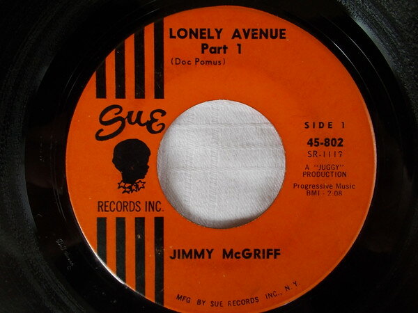 ・アーティスト Jimmy McGriff ・タイトル Lonely Avenue Part 1 / Lonely Avenue Part 2 ・レーベル・型番 Sue Records Inc. 45802 ・フォーマット 7インチレコード ・コンディション(盤) 良い (VG+) ・コンディション(ジャケット) プレインカバー（元ジャケット／カバー無し） ・コンディション(帯) オビなし ・特記事項 【レーベルにスタンプ】 サンプル画像です。実際の商品の画像ではありません 商品写真はバーコード/カタログ番号に対応したサンプル画像ですので、お送りする商品の画像ではありません。帯やライナーなどの付属品は、特記事項に記載されている場合のみ含まれます。プロモやカラーレコードなどの仕様についても、該当する場合のみ特記事項に記載しています。 【ご購入前に必ずご確認ください】 ・本店サイト(www.recordcity.jp)とは価格、送料が違います ・本店サイト、その他支店のオーダーとは同梱発送できません ・注文確定後に別の注文を頂いた場合、注文同士の同梱は致しかねます。 ・別倉庫から発送しているため、店頭受け渡しは対応しておりません ・一部商品は他の通販サイトでも販売しているため、ご注文のタイミングによっては商品のご用意ができない場合がございます。 ・土日祝日はお休みです 金曜・祝前日9時以降のご連絡またはご入金は、返答または発送が週明け・祝日明けに順次対応となります。 ・ご購入後のキャンセル不可 ご購入後のキャンセルはいかなる理由においてもお受けできません。ご了承の上、ご購入くださいませ。 ・日本郵便(ゆうパック/ゆうメール)によるお届けになります。 ・中古品であることをご理解ください 当ストアでは中古商品を主に販売しております。中古品であることをご理解の上ご購入ください。また、一部商品はRecordCityオンラインストアで試聴可能です。 ・返品について お客様のご都合による返品は一切承っておりません。 表記の内容と実際の商品に相違がある場合、また針飛び等で返品・返金をご希望される場合は、商品の到着後1週間以内にご連絡ください。商品の返送をこちらで確認後、キャンセル・返金を行います。 コンディションVG以下の商品は返品できません。プレイに影響のない表面のこすれ傷、プレス起因のノイズ盤は返品の対象外です。 【コンディション表記】 ・ほぼ新品(M-)(Like New) 完全な新品。未使用。当店ではほぼ使用しません ・非常に良い(EX)(Excellent) 中古盤として美品な状態。わずかな経年を感じるものの傷みを感じさせない、当店基準で最高の状態 ・良い(VG+)(Very Good Plus) 丁寧に扱われた中古品で、軽い使用感がみられる。 ・可(VG)(Acceptable) 使い込まれた中古品で、「良い」よりもさらに使用感がみられる。 ・悪い(VG-)(Bad) 状態が悪いアイテム。使用の保障はなく、再生不可、針飛び、目立つノイズがあるかもしれない。状態によるクレーム不可。返品不可。 ・非常に悪い(G)(Very Bad) 「悪い」よりさらに状態が悪いアイテム。使用の保障はなく、再生不可、針飛び、目立つノイズがあるかもしれない。状態によるクレーム不可。返品不可。 ・ジャンク(Fair)(Junk/Fair) 割れている、反っている、水ダメージがある、カビ、ジャケットが分離している、ひどい書き込み、ひどい擦れなど最低の状態。使用の保障はなく、再生不可、針飛び、目立つノイズがあるかもしれない。状態によるクレーム不可。返品不可。 ・ジャンク(Poor)(Junk/Poor) 割れている、反っている、水ダメージがある、カビ、ジャケットが分離している、ひどい書き込み、ひどい擦れなど最低の状態。使用の保障はなく、再生不可、針飛び、目立つノイズがあるかもしれない。状態によるクレーム不可。返品不可。
