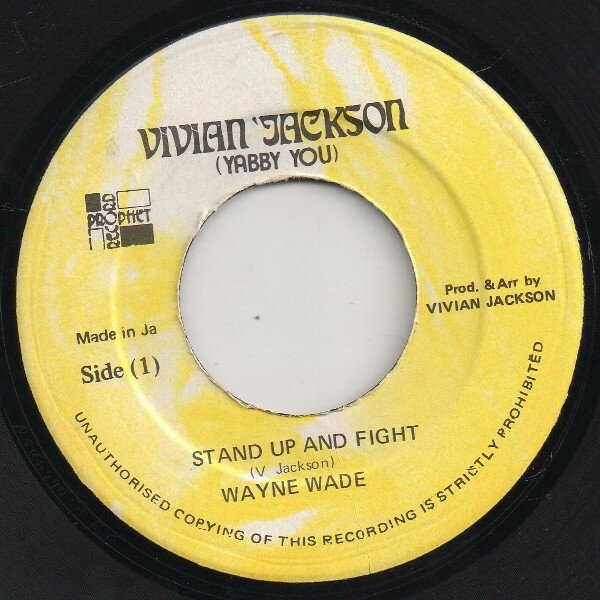 ・アーティスト Wayne Wade ・タイトル Stand Up And Fight ・レーベル・型番 Vivian Jackson (Yabby You) NONE ・フォーマット 7インチレコード ・コンディション(盤) 良い (VG+) ・コンディション(ジャケット) ・コンディション(帯) オビなし ・特記事項 サンプル画像です。実際の商品の画像ではありません 商品写真はバーコード/カタログ番号に対応したサンプル画像ですので、お送りする商品の画像ではありません。帯やライナーなどの付属品は、特記事項に記載されている場合のみ含まれます。プロモやカラーレコードなどの仕様についても、該当する場合のみ特記事項に記載しています。 【ご購入前に必ずご確認ください】 ・本店サイト(www.recordcity.jp)とは価格、送料が違います ・本店サイト、その他支店のオーダーとは同梱発送できません ・注文確定後に別の注文を頂いた場合、注文同士の同梱は致しかねます。 ・別倉庫から発送しているため、店頭受け渡しは対応しておりません ・一部商品は他の通販サイトでも販売しているため、ご注文のタイミングによっては商品のご用意ができない場合がございます。 ・土日祝日はお休みです 金曜・祝前日9時以降のご連絡またはご入金は、返答または発送が週明け・祝日明けに順次対応となります。 ・ご購入後のキャンセル不可 ご購入後のキャンセルはいかなる理由においてもお受けできません。ご了承の上、ご購入くださいませ。 ・日本郵便(ゆうパック/ゆうメール)によるお届けになります。 ・中古品であることをご理解ください 当ストアでは中古商品を主に販売しております。中古品であることをご理解の上ご購入ください。また、一部商品はRecordCityオンラインストアで試聴可能です。 ・返品について お客様のご都合による返品は一切承っておりません。 表記の内容と実際の商品に相違がある場合、また針飛び等で返品・返金をご希望される場合は、商品の到着後1週間以内にご連絡ください。商品の返送をこちらで確認後、キャンセル・返金を行います。 コンディションVG以下の商品は返品できません。プレイに影響のない表面のこすれ傷、プレス起因のノイズ盤は返品の対象外です。 【コンディション表記】 ・ほぼ新品(M-)(Like New) 完全な新品。未使用。当店ではほぼ使用しません ・非常に良い(EX)(Excellent) 中古盤として美品な状態。わずかな経年を感じるものの傷みを感じさせない、当店基準で最高の状態 ・良い(VG+)(Very Good Plus) 丁寧に扱われた中古品で、軽い使用感がみられる。 ・可(VG)(Acceptable) 使い込まれた中古品で、「良い」よりもさらに使用感がみられる。 ・悪い(VG-)(Bad) 状態が悪いアイテム。使用の保障はなく、再生不可、針飛び、目立つノイズがあるかもしれない。状態によるクレーム不可。返品不可。 ・非常に悪い(G)(Very Bad) 「悪い」よりさらに状態が悪いアイテム。使用の保障はなく、再生不可、針飛び、目立つノイズがあるかもしれない。状態によるクレーム不可。返品不可。 ・ジャンク(Fair)(Junk/Fair) 割れている、反っている、水ダメージがある、カビ、ジャケットが分離している、ひどい書き込み、ひどい擦れなど最低の状態。使用の保障はなく、再生不可、針飛び、目立つノイズがあるかもしれない。状態によるクレーム不可。返品不可。 ・ジャンク(Poor)(Junk/Poor) 割れている、反っている、水ダメージがある、カビ、ジャケットが分離している、ひどい書き込み、ひどい擦れなど最低の状態。使用の保障はなく、再生不可、針飛び、目立つノイズがあるかもしれない。状態によるクレーム不可。返品不可。