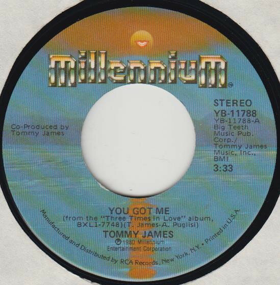 ・アーティスト Tommy James ・タイトル You Got Me ・レーベル・型番 Millennium YB11788 ・フォーマット 7インチレコード ・コンディション(盤) 良い (VG+) ・コンディション(ジャケット) プレインカバー（元ジャケット／カバー無し） ・コンディション(帯) オビなし ・特記事項 【盤に薄い跡】 サンプル画像です。実際の商品の画像ではありません 商品写真はバーコード/カタログ番号に対応したサンプル画像ですので、お送りする商品の画像ではありません。帯やライナーなどの付属品は、特記事項に記載されている場合のみ含まれます。プロモやカラーレコードなどの仕様についても、該当する場合のみ特記事項に記載しています。 【ご購入前に必ずご確認ください】 ・本店サイト(www.recordcity.jp)とは価格、送料が違います ・本店サイト、その他支店のオーダーとは同梱発送できません ・注文確定後に別の注文を頂いた場合、注文同士の同梱は致しかねます。 ・別倉庫から発送しているため、店頭受け渡しは対応しておりません ・一部商品は他の通販サイトでも販売しているため、ご注文のタイミングによっては商品のご用意ができない場合がございます。 ・土日祝日はお休みです 金曜・祝前日9時以降のご連絡またはご入金は、返答または発送が週明け・祝日明けに順次対応となります。 ・ご購入後のキャンセル不可 ご購入後のキャンセルはいかなる理由においてもお受けできません。ご了承の上、ご購入くださいませ。 ・日本郵便(ゆうパック/ゆうメール)によるお届けになります。 ・中古品であることをご理解ください 当ストアでは中古商品を主に販売しております。中古品であることをご理解の上ご購入ください。また、一部商品はRecordCityオンラインストアで試聴可能です。 ・返品について お客様のご都合による返品は一切承っておりません。 表記の内容と実際の商品に相違がある場合、また針飛び等で返品・返金をご希望される場合は、商品の到着後1週間以内にご連絡ください。商品の返送をこちらで確認後、キャンセル・返金を行います。 コンディションVG以下の商品は返品できません。プレイに影響のない表面のこすれ傷、プレス起因のノイズ盤は返品の対象外です。 【コンディション表記】 ・ほぼ新品(M-)(Like New) 完全な新品。未使用。当店ではほぼ使用しません ・非常に良い(EX)(Excellent) 中古盤として美品な状態。わずかな経年を感じるものの傷みを感じさせない、当店基準で最高の状態 ・良い(VG+)(Very Good Plus) 丁寧に扱われた中古品で、軽い使用感がみられる。 ・可(VG)(Acceptable) 使い込まれた中古品で、「良い」よりもさらに使用感がみられる。 ・悪い(VG-)(Bad) 状態が悪いアイテム。使用の保障はなく、再生不可、針飛び、目立つノイズがあるかもしれない。状態によるクレーム不可。返品不可。 ・非常に悪い(G)(Very Bad) 「悪い」よりさらに状態が悪いアイテム。使用の保障はなく、再生不可、針飛び、目立つノイズがあるかもしれない。状態によるクレーム不可。返品不可。 ・ジャンク(Fair)(Junk/Fair) 割れている、反っている、水ダメージがある、カビ、ジャケットが分離している、ひどい書き込み、ひどい擦れなど最低の状態。使用の保障はなく、再生不可、針飛び、目立つノイズがあるかもしれない。状態によるクレーム不可。返品不可。 ・ジャンク(Poor)(Junk/Poor) 割れている、反っている、水ダメージがある、カビ、ジャケットが分離している、ひどい書き込み、ひどい擦れなど最低の状態。使用の保障はなく、再生不可、針飛び、目立つノイズがあるかもしれない。状態によるクレーム不可。返品不可。
