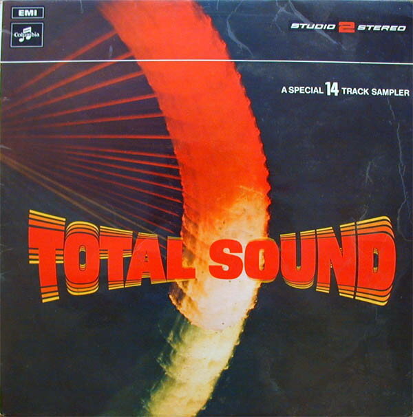 ・アーティスト Various ・タイトル Total Sound ・レーベル・型番 Columbia, Columbia STWO4 ・フォーマット LPレコード ・コンディション(盤) ほぼ新品 (M-) ・コンディション(ジャケット) 良い (VG+) ・コンディション(帯) オビなし ・特記事項 【カバー小さな破れ】【カバー折れ/しわ】 サンプル画像です。実際の商品の画像ではありません 商品写真はバーコード/カタログ番号に対応したサンプル画像ですので、お送りする商品の画像ではありません。帯やライナーなどの付属品は、特記事項に記載されている場合のみ含まれます。プロモやカラーレコードなどの仕様についても、該当する場合のみ特記事項に記載しています。 【ご購入前に必ずご確認ください】 ・本店サイト(www.recordcity.jp)とは価格、送料が違います ・本店サイト、その他支店のオーダーとは同梱発送できません ・注文確定後に別の注文を頂いた場合、注文同士の同梱は致しかねます。 ・別倉庫から発送しているため、店頭受け渡しは対応しておりません ・一部商品は他の通販サイトでも販売しているため、ご注文のタイミングによっては商品のご用意ができない場合がございます。 ・土日祝日はお休みです 金曜・祝前日9時以降のご連絡またはご入金は、返答または発送が週明け・祝日明けに順次対応となります。 ・ご購入後のキャンセル不可 ご購入後のキャンセルはいかなる理由においてもお受けできません。ご了承の上、ご購入くださいませ。 ・日本郵便(ゆうパック/ゆうメール)によるお届けになります。 ・中古品であることをご理解ください 当ストアでは中古商品を主に販売しております。中古品であることをご理解の上ご購入ください。また、一部商品はRecordCityオンラインストアで試聴可能です。 ・返品について お客様のご都合による返品は一切承っておりません。 表記の内容と実際の商品に相違がある場合、また針飛び等で返品・返金をご希望される場合は、商品の到着後1週間以内にご連絡ください。商品の返送をこちらで確認後、キャンセル・返金を行います。 コンディションVG以下の商品は返品できません。プレイに影響のない表面のこすれ傷、プレス起因のノイズ盤は返品の対象外です。 【コンディション表記】 ・ほぼ新品(M-)(Like New) 完全な新品。未使用。当店ではほぼ使用しません ・非常に良い(EX)(Excellent) 中古盤として美品な状態。わずかな経年を感じるものの傷みを感じさせない、当店基準で最高の状態 ・良い(VG+)(Very Good Plus) 丁寧に扱われた中古品で、軽い使用感がみられる。 ・可(VG)(Acceptable) 使い込まれた中古品で、「良い」よりもさらに使用感がみられる。 ・悪い(VG-)(Bad) 状態が悪いアイテム。使用の保障はなく、再生不可、針飛び、目立つノイズがあるかもしれない。状態によるクレーム不可。返品不可。 ・非常に悪い(G)(Very Bad) 「悪い」よりさらに状態が悪いアイテム。使用の保障はなく、再生不可、針飛び、目立つノイズがあるかもしれない。状態によるクレーム不可。返品不可。 ・ジャンク(Fair)(Junk/Fair) 割れている、反っている、水ダメージがある、カビ、ジャケットが分離している、ひどい書き込み、ひどい擦れなど最低の状態。使用の保障はなく、再生不可、針飛び、目立つノイズがあるかもしれない。状態によるクレーム不可。返品不可。 ・ジャンク(Poor)(Junk/Poor) 割れている、反っている、水ダメージがある、カビ、ジャケットが分離している、ひどい書き込み、ひどい擦れなど最低の状態。使用の保障はなく、再生不可、針飛び、目立つノイズがあるかもしれない。状態によるクレーム不可。返品不可。