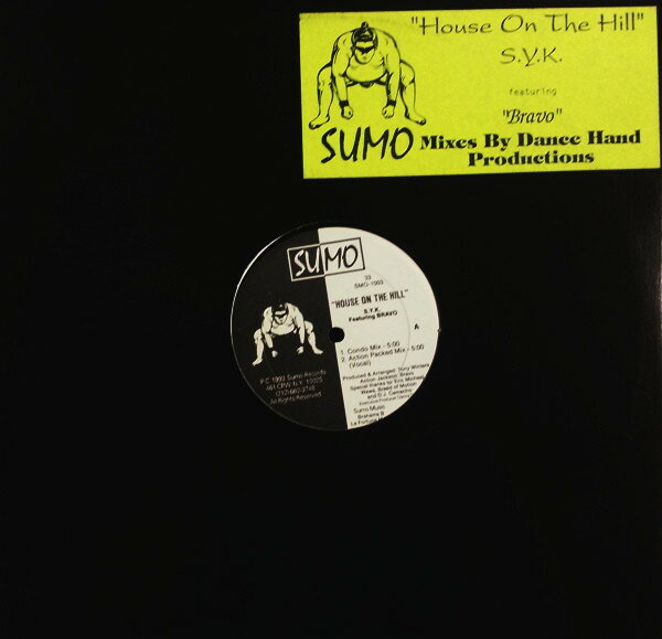 ・アーティスト S.Y.K., Bravo ・タイトル House On The Hill ・レーベル・型番 Sumo Records SMO1003 ・フォーマット 12インチレコード ・コンディション(盤) 良い (VG+) ・コンディション(ジャケット) プレインカバー（元ジャケット／カバー無し） ・コンディション(帯) オビなし ・特記事項 サンプル画像です。実際の商品の画像ではありません 商品写真はバーコード/カタログ番号に対応したサンプル画像ですので、お送りする商品の画像ではありません。帯やライナーなどの付属品は、特記事項に記載されている場合のみ含まれます。プロモやカラーレコードなどの仕様についても、該当する場合のみ特記事項に記載しています。 【ご購入前に必ずご確認ください】 ・本店サイト(www.recordcity.jp)とは価格、送料が違います ・本店サイト、その他支店のオーダーとは同梱発送できません ・注文確定後に別の注文を頂いた場合、注文同士の同梱は致しかねます。 ・別倉庫から発送しているため、店頭受け渡しは対応しておりません ・一部商品は他の通販サイトでも販売しているため、ご注文のタイミングによっては商品のご用意ができない場合がございます。 ・土日祝日はお休みです 金曜・祝前日9時以降のご連絡またはご入金は、返答または発送が週明け・祝日明けに順次対応となります。 ・ご購入後のキャンセル不可 ご購入後のキャンセルはいかなる理由においてもお受けできません。ご了承の上、ご購入くださいませ。 ・日本郵便(ゆうパック/ゆうメール)によるお届けになります。 ・中古品であることをご理解ください 当ストアでは中古商品を主に販売しております。中古品であることをご理解の上ご購入ください。また、一部商品はRecordCityオンラインストアで試聴可能です。 ・返品について お客様のご都合による返品は一切承っておりません。 表記の内容と実際の商品に相違がある場合、また針飛び等で返品・返金をご希望される場合は、商品の到着後1週間以内にご連絡ください。商品の返送をこちらで確認後、キャンセル・返金を行います。 コンディションVG以下の商品は返品できません。プレイに影響のない表面のこすれ傷、プレス起因のノイズ盤は返品の対象外です。 【コンディション表記】 ・ほぼ新品(M-)(Like New) 完全な新品。未使用。当店ではほぼ使用しません ・非常に良い(EX)(Excellent) 中古盤として美品な状態。わずかな経年を感じるものの傷みを感じさせない、当店基準で最高の状態 ・良い(VG+)(Very Good Plus) 丁寧に扱われた中古品で、軽い使用感がみられる。 ・可(VG)(Acceptable) 使い込まれた中古品で、「良い」よりもさらに使用感がみられる。 ・悪い(VG-)(Bad) 状態が悪いアイテム。使用の保障はなく、再生不可、針飛び、目立つノイズがあるかもしれない。状態によるクレーム不可。返品不可。 ・非常に悪い(G)(Very Bad) 「悪い」よりさらに状態が悪いアイテム。使用の保障はなく、再生不可、針飛び、目立つノイズがあるかもしれない。状態によるクレーム不可。返品不可。 ・ジャンク(Fair)(Junk/Fair) 割れている、反っている、水ダメージがある、カビ、ジャケットが分離している、ひどい書き込み、ひどい擦れなど最低の状態。使用の保障はなく、再生不可、針飛び、目立つノイズがあるかもしれない。状態によるクレーム不可。返品不可。 ・ジャンク(Poor)(Junk/Poor) 割れている、反っている、水ダメージがある、カビ、ジャケットが分離している、ひどい書き込み、ひどい擦れなど最低の状態。使用の保障はなく、再生不可、針飛び、目立つノイズがあるかもしれない。状態によるクレーム不可。返品不可。