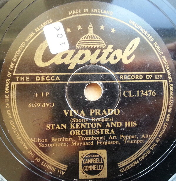 ・アーティスト Stan Kenton & His Orchestra ・タイトル Viva Prado / I'm So In The Mood ・レーベル・型番 CAPITOL CL13476 ・フォーマット 78回転SP盤レコード ・コンディション(盤) 良い (VG+) ・コンディション(ジャケット) 可 (VG) ・コンディション(帯) オビなし ・特記事項 【※再生コンディションによる返品不可】 サンプル画像です。実際の商品の画像ではありません 商品写真はバーコード/カタログ番号に対応したサンプル画像ですので、お送りする商品の画像ではありません。帯やライナーなどの付属品は、特記事項に記載されている場合のみ含まれます。プロモやカラーレコードなどの仕様についても、該当する場合のみ特記事項に記載しています。 【ご購入前に必ずご確認ください】 ・本店サイト(www.recordcity.jp)とは価格、送料が違います ・本店サイト、その他支店のオーダーとは同梱発送できません ・注文確定後に別の注文を頂いた場合、注文同士の同梱は致しかねます。 ・別倉庫から発送しているため、店頭受け渡しは対応しておりません ・一部商品は他の通販サイトでも販売しているため、ご注文のタイミングによっては商品のご用意ができない場合がございます。 ・土日祝日はお休みです 金曜・祝前日9時以降のご連絡またはご入金は、返答または発送が週明け・祝日明けに順次対応となります。 ・ご購入後のキャンセル不可 ご購入後のキャンセルはいかなる理由においてもお受けできません。ご了承の上、ご購入くださいませ。 ・日本郵便(ゆうパック/ゆうメール)によるお届けになります。 ・中古品であることをご理解ください 当ストアでは中古商品を主に販売しております。中古品であることをご理解の上ご購入ください。また、一部商品はRecordCityオンラインストアで試聴可能です。 ・返品について お客様のご都合による返品は一切承っておりません。 表記の内容と実際の商品に相違がある場合、また針飛び等で返品・返金をご希望される場合は、商品の到着後1週間以内にご連絡ください。商品の返送をこちらで確認後、キャンセル・返金を行います。 コンディションVG以下の商品は返品できません。プレイに影響のない表面のこすれ傷、プレス起因のノイズ盤は返品の対象外です。 【コンディション表記】 ・ほぼ新品(M-)(Like New) 完全な新品。未使用。当店ではほぼ使用しません ・非常に良い(EX)(Excellent) 中古盤として美品な状態。わずかな経年を感じるものの傷みを感じさせない、当店基準で最高の状態 ・良い(VG+)(Very Good Plus) 丁寧に扱われた中古品で、軽い使用感がみられる。 ・可(VG)(Acceptable) 使い込まれた中古品で、「良い」よりもさらに使用感がみられる。 ・悪い(VG-)(Bad) 状態が悪いアイテム。使用の保障はなく、再生不可、針飛び、目立つノイズがあるかもしれない。状態によるクレーム不可。返品不可。 ・非常に悪い(G)(Very Bad) 「悪い」よりさらに状態が悪いアイテム。使用の保障はなく、再生不可、針飛び、目立つノイズがあるかもしれない。状態によるクレーム不可。返品不可。 ・ジャンク(Fair)(Junk/Fair) 割れている、反っている、水ダメージがある、カビ、ジャケットが分離している、ひどい書き込み、ひどい擦れなど最低の状態。使用の保障はなく、再生不可、針飛び、目立つノイズがあるかもしれない。状態によるクレーム不可。返品不可。 ・ジャンク(Poor)(Junk/Poor) 割れている、反っている、水ダメージがある、カビ、ジャケットが分離している、ひどい書き込み、ひどい擦れなど最低の状態。使用の保障はなく、再生不可、針飛び、目立つノイズがあるかもしれない。状態によるクレーム不可。返品不可。