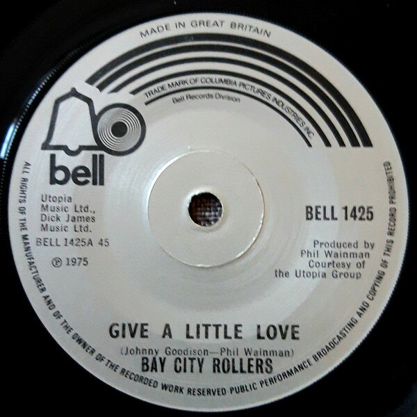 ・アーティスト Bay City Rollers ・タイトル Give A Little Love ・レーベル・型番 Bell Records BELL1425 ・フォーマット 7インチレコード ・コンディション(盤) 良い (VG+) ・コンディション(ジャケット) プレインカバー（元ジャケット／カバー無し） ・コンディション(帯) オビなし ・特記事項 【盤に小さいキズ】 サンプル画像です。実際の商品の画像ではありません 商品写真はバーコード/カタログ番号に対応したサンプル画像ですので、お送りする商品の画像ではありません。帯やライナーなどの付属品は、特記事項に記載されている場合のみ含まれます。プロモやカラーレコードなどの仕様についても、該当する場合のみ特記事項に記載しています。 【ご購入前に必ずご確認ください】 ・本店サイト(www.recordcity.jp)とは価格、送料が違います ・本店サイト、その他支店のオーダーとは同梱発送できません ・注文確定後に別の注文を頂いた場合、注文同士の同梱は致しかねます。 ・別倉庫から発送しているため、店頭受け渡しは対応しておりません ・一部商品は他の通販サイトでも販売しているため、ご注文のタイミングによっては商品のご用意ができない場合がございます。 ・土日祝日はお休みです 金曜・祝前日9時以降のご連絡またはご入金は、返答または発送が週明け・祝日明けに順次対応となります。 ・ご購入後のキャンセル不可 ご購入後のキャンセルはいかなる理由においてもお受けできません。ご了承の上、ご購入くださいませ。 ・日本郵便(ゆうパック/ゆうメール)によるお届けになります。 ・中古品であることをご理解ください 当ストアでは中古商品を主に販売しております。中古品であることをご理解の上ご購入ください。また、一部商品はRecordCityオンラインストアで試聴可能です。 ・返品について お客様のご都合による返品は一切承っておりません。 表記の内容と実際の商品に相違がある場合、また針飛び等で返品・返金をご希望される場合は、商品の到着後1週間以内にご連絡ください。商品の返送をこちらで確認後、キャンセル・返金を行います。 コンディションVG以下の商品は返品できません。プレイに影響のない表面のこすれ傷、プレス起因のノイズ盤は返品の対象外です。 【コンディション表記】 ・ほぼ新品(M-)(Like New) 完全な新品。未使用。当店ではほぼ使用しません ・非常に良い(EX)(Excellent) 中古盤として美品な状態。わずかな経年を感じるものの傷みを感じさせない、当店基準で最高の状態 ・良い(VG+)(Very Good Plus) 丁寧に扱われた中古品で、軽い使用感がみられる。 ・可(VG)(Acceptable) 使い込まれた中古品で、「良い」よりもさらに使用感がみられる。 ・悪い(VG-)(Bad) 状態が悪いアイテム。使用の保障はなく、再生不可、針飛び、目立つノイズがあるかもしれない。状態によるクレーム不可。返品不可。 ・非常に悪い(G)(Very Bad) 「悪い」よりさらに状態が悪いアイテム。使用の保障はなく、再生不可、針飛び、目立つノイズがあるかもしれない。状態によるクレーム不可。返品不可。 ・ジャンク(Fair)(Junk/Fair) 割れている、反っている、水ダメージがある、カビ、ジャケットが分離している、ひどい書き込み、ひどい擦れなど最低の状態。使用の保障はなく、再生不可、針飛び、目立つノイズがあるかもしれない。状態によるクレーム不可。返品不可。 ・ジャンク(Poor)(Junk/Poor) 割れている、反っている、水ダメージがある、カビ、ジャケットが分離している、ひどい書き込み、ひどい擦れなど最低の状態。使用の保障はなく、再生不可、針飛び、目立つノイズがあるかもしれない。状態によるクレーム不可。返品不可。