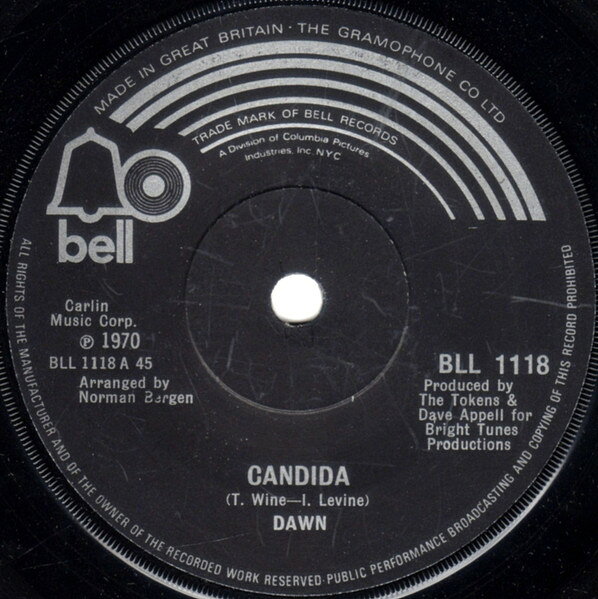 ・アーティスト Dawn ・タイトル Candida ・レーベル・型番 BELL BLL1118 ・フォーマット 7インチレコード ・コンディション(盤) 良い (VG+) ・コンディション(ジャケット) プレインカバー（元ジャケット／カバー無し） ・コンディション(帯) オビなし ・特記事項 【盤に浅い跡】【盤汚れ】 サンプル画像です。実際の商品の画像ではありません 商品写真はバーコード/カタログ番号に対応したサンプル画像ですので、お送りする商品の画像ではありません。帯やライナーなどの付属品は、特記事項に記載されている場合のみ含まれます。プロモやカラーレコードなどの仕様についても、該当する場合のみ特記事項に記載しています。 【ご購入前に必ずご確認ください】 ・本店サイト(www.recordcity.jp)とは価格、送料が違います ・本店サイト、その他支店のオーダーとは同梱発送できません ・注文確定後に別の注文を頂いた場合、注文同士の同梱は致しかねます。 ・別倉庫から発送しているため、店頭受け渡しは対応しておりません ・一部商品は他の通販サイトでも販売しているため、ご注文のタイミングによっては商品のご用意ができない場合がございます。 ・土日祝日はお休みです 金曜・祝前日9時以降のご連絡またはご入金は、返答または発送が週明け・祝日明けに順次対応となります。 ・ご購入後のキャンセル不可 ご購入後のキャンセルはいかなる理由においてもお受けできません。ご了承の上、ご購入くださいませ。 ・日本郵便(ゆうパック/ゆうメール)によるお届けになります。 ・中古品であることをご理解ください 当ストアでは中古商品を主に販売しております。中古品であることをご理解の上ご購入ください。また、一部商品はRecordCityオンラインストアで試聴可能です。 ・返品について お客様のご都合による返品は一切承っておりません。 表記の内容と実際の商品に相違がある場合、また針飛び等で返品・返金をご希望される場合は、商品の到着後1週間以内にご連絡ください。商品の返送をこちらで確認後、キャンセル・返金を行います。 コンディションVG以下の商品は返品できません。プレイに影響のない表面のこすれ傷、プレス起因のノイズ盤は返品の対象外です。 【コンディション表記】 ・ほぼ新品(M-)(Like New) 完全な新品。未使用。当店ではほぼ使用しません ・非常に良い(EX)(Excellent) 中古盤として美品な状態。わずかな経年を感じるものの傷みを感じさせない、当店基準で最高の状態 ・良い(VG+)(Very Good Plus) 丁寧に扱われた中古品で、軽い使用感がみられる。 ・可(VG)(Acceptable) 使い込まれた中古品で、「良い」よりもさらに使用感がみられる。 ・悪い(VG-)(Bad) 状態が悪いアイテム。使用の保障はなく、再生不可、針飛び、目立つノイズがあるかもしれない。状態によるクレーム不可。返品不可。 ・非常に悪い(G)(Very Bad) 「悪い」よりさらに状態が悪いアイテム。使用の保障はなく、再生不可、針飛び、目立つノイズがあるかもしれない。状態によるクレーム不可。返品不可。 ・ジャンク(Fair)(Junk/Fair) 割れている、反っている、水ダメージがある、カビ、ジャケットが分離している、ひどい書き込み、ひどい擦れなど最低の状態。使用の保障はなく、再生不可、針飛び、目立つノイズがあるかもしれない。状態によるクレーム不可。返品不可。 ・ジャンク(Poor)(Junk/Poor) 割れている、反っている、水ダメージがある、カビ、ジャケットが分離している、ひどい書き込み、ひどい擦れなど最低の状態。使用の保障はなく、再生不可、針飛び、目立つノイズがあるかもしれない。状態によるクレーム不可。返品不可。
