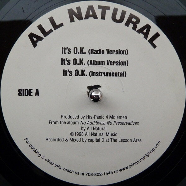 ・アーティスト All Natural ・タイトル It's O.K. ・レーベル・型番 All Natural Inc. NONE ・フォーマット 12インチレコード ・コンディション(盤) 良い (VG+) ・コンディション(ジャケット) プレインカバー（元ジャケット／カバー無し） ・コンディション(帯) オビなし ・特記事項 【盤に浅い跡】 サンプル画像です。実際の商品の画像ではありません 商品写真はバーコード/カタログ番号に対応したサンプル画像ですので、お送りする商品の画像ではありません。帯やライナーなどの付属品は、特記事項に記載されている場合のみ含まれます。プロモやカラーレコードなどの仕様についても、該当する場合のみ特記事項に記載しています。 【ご購入前に必ずご確認ください】 ・本店サイト(www.recordcity.jp)とは価格、送料が違います ・本店サイト、その他支店のオーダーとは同梱発送できません ・注文確定後に別の注文を頂いた場合、注文同士の同梱は致しかねます。 ・別倉庫から発送しているため、店頭受け渡しは対応しておりません ・一部商品は他の通販サイトでも販売しているため、ご注文のタイミングによっては商品のご用意ができない場合がございます。 ・土日祝日はお休みです 金曜・祝前日9時以降のご連絡またはご入金は、返答または発送が週明け・祝日明けに順次対応となります。 ・ご購入後のキャンセル不可 ご購入後のキャンセルはいかなる理由においてもお受けできません。ご了承の上、ご購入くださいませ。 ・日本郵便(ゆうパック/ゆうメール)によるお届けになります。 ・中古品であることをご理解ください 当ストアでは中古商品を主に販売しております。中古品であることをご理解の上ご購入ください。また、一部商品はRecordCityオンラインストアで試聴可能です。 ・返品について お客様のご都合による返品は一切承っておりません。 表記の内容と実際の商品に相違がある場合、また針飛び等で返品・返金をご希望される場合は、商品の到着後1週間以内にご連絡ください。商品の返送をこちらで確認後、キャンセル・返金を行います。 コンディションVG以下の商品は返品できません。プレイに影響のない表面のこすれ傷、プレス起因のノイズ盤は返品の対象外です。 【コンディション表記】 ・ほぼ新品(M-)(Like New) 完全な新品。未使用。当店ではほぼ使用しません ・非常に良い(EX)(Excellent) 中古盤として美品な状態。わずかな経年を感じるものの傷みを感じさせない、当店基準で最高の状態 ・良い(VG+)(Very Good Plus) 丁寧に扱われた中古品で、軽い使用感がみられる。 ・可(VG)(Acceptable) 使い込まれた中古品で、「良い」よりもさらに使用感がみられる。 ・悪い(VG-)(Bad) 状態が悪いアイテム。使用の保障はなく、再生不可、針飛び、目立つノイズがあるかもしれない。状態によるクレーム不可。返品不可。 ・非常に悪い(G)(Very Bad) 「悪い」よりさらに状態が悪いアイテム。使用の保障はなく、再生不可、針飛び、目立つノイズがあるかもしれない。状態によるクレーム不可。返品不可。 ・ジャンク(Fair)(Junk/Fair) 割れている、反っている、水ダメージがある、カビ、ジャケットが分離している、ひどい書き込み、ひどい擦れなど最低の状態。使用の保障はなく、再生不可、針飛び、目立つノイズがあるかもしれない。状態によるクレーム不可。返品不可。 ・ジャンク(Poor)(Junk/Poor) 割れている、反っている、水ダメージがある、カビ、ジャケットが分離している、ひどい書き込み、ひどい擦れなど最低の状態。使用の保障はなく、再生不可、針飛び、目立つノイズがあるかもしれない。状態によるクレーム不可。返品不可。