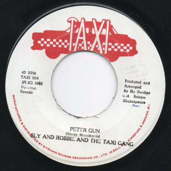 ・アーティスト Sly & Robbie & The Taxi Gang ・タイトル Peter Gun ・レーベル・型番 Taxi TAXI004 ・フォーマット 7インチレコード ・コンディション(盤) 良い (VG+) ・コンディション(ジャケット) カバーなし ・コンディション(帯) オビなし ・特記事項 【レーベルに書き込み】 サンプル画像です。実際の商品の画像ではありません 商品写真はバーコード/カタログ番号に対応したサンプル画像ですので、お送りする商品の画像ではありません。帯やライナーなどの付属品は、特記事項に記載されている場合のみ含まれます。プロモやカラーレコードなどの仕様についても、該当する場合のみ特記事項に記載しています。 【ご購入前に必ずご確認ください】 ・本店サイト(www.recordcity.jp)とは価格、送料が違います ・本店サイト、その他支店のオーダーとは同梱発送できません ・注文確定後に別の注文を頂いた場合、注文同士の同梱は致しかねます。 ・別倉庫から発送しているため、店頭受け渡しは対応しておりません ・一部商品は他の通販サイトでも販売しているため、ご注文のタイミングによっては商品のご用意ができない場合がございます。 ・土日祝日はお休みです 金曜・祝前日9時以降のご連絡またはご入金は、返答または発送が週明け・祝日明けに順次対応となります。 ・ご購入後のキャンセル不可 ご購入後のキャンセルはいかなる理由においてもお受けできません。ご了承の上、ご購入くださいませ。 ・日本郵便(ゆうパック/ゆうメール)によるお届けになります。 ・中古品であることをご理解ください 当ストアでは中古商品を主に販売しております。中古品であることをご理解の上ご購入ください。また、一部商品はRecordCityオンラインストアで試聴可能です。 ・返品について お客様のご都合による返品は一切承っておりません。 表記の内容と実際の商品に相違がある場合、また針飛び等で返品・返金をご希望される場合は、商品の到着後1週間以内にご連絡ください。商品の返送をこちらで確認後、キャンセル・返金を行います。 コンディションVG以下の商品は返品できません。プレイに影響のない表面のこすれ傷、プレス起因のノイズ盤は返品の対象外です。 【コンディション表記】 ・ほぼ新品(M-)(Like New) 完全な新品。未使用。当店ではほぼ使用しません ・非常に良い(EX)(Excellent) 中古盤として美品な状態。わずかな経年を感じるものの傷みを感じさせない、当店基準で最高の状態 ・良い(VG+)(Very Good Plus) 丁寧に扱われた中古品で、軽い使用感がみられる。 ・可(VG)(Acceptable) 使い込まれた中古品で、「良い」よりもさらに使用感がみられる。 ・悪い(VG-)(Bad) 状態が悪いアイテム。使用の保障はなく、再生不可、針飛び、目立つノイズがあるかもしれない。状態によるクレーム不可。返品不可。 ・非常に悪い(G)(Very Bad) 「悪い」よりさらに状態が悪いアイテム。使用の保障はなく、再生不可、針飛び、目立つノイズがあるかもしれない。状態によるクレーム不可。返品不可。 ・ジャンク(Fair)(Junk/Fair) 割れている、反っている、水ダメージがある、カビ、ジャケットが分離している、ひどい書き込み、ひどい擦れなど最低の状態。使用の保障はなく、再生不可、針飛び、目立つノイズがあるかもしれない。状態によるクレーム不可。返品不可。 ・ジャンク(Poor)(Junk/Poor) 割れている、反っている、水ダメージがある、カビ、ジャケットが分離している、ひどい書き込み、ひどい擦れなど最低の状態。使用の保障はなく、再生不可、針飛び、目立つノイズがあるかもしれない。状態によるクレーム不可。返品不可。