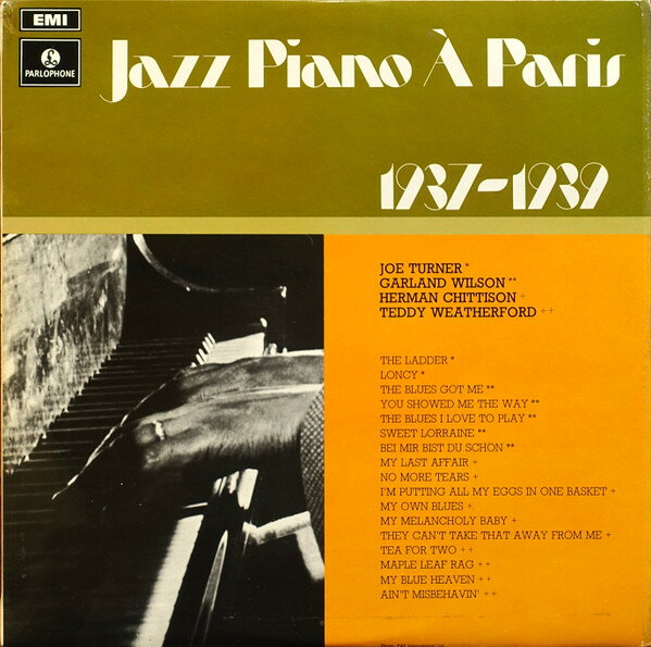 ・アーティスト Various ・タイトル Jazz Piano ? Paris 1937 - 1939 ・レーベル・型番 Parlophone PMC7118 ・フォーマット LPレコード ・コンディション(盤) 良い (VG+) ・コンディション(ジャケット) 良い (VG+) ・コンディション(帯) オビなし ・特記事項 【カバーにテープ付着】 サンプル画像です。実際の商品の画像ではありません 商品写真はバーコード/カタログ番号に対応したサンプル画像ですので、お送りする商品の画像ではありません。帯やライナーなどの付属品は、特記事項に記載されている場合のみ含まれます。プロモやカラーレコードなどの仕様についても、該当する場合のみ特記事項に記載しています。 【ご購入前に必ずご確認ください】 ・本店サイト(www.recordcity.jp)とは価格、送料が違います ・本店サイト、その他支店のオーダーとは同梱発送できません ・注文確定後に別の注文を頂いた場合、注文同士の同梱は致しかねます。 ・別倉庫から発送しているため、店頭受け渡しは対応しておりません ・一部商品は他の通販サイトでも販売しているため、ご注文のタイミングによっては商品のご用意ができない場合がございます。 ・土日祝日はお休みです 金曜・祝前日9時以降のご連絡またはご入金は、返答または発送が週明け・祝日明けに順次対応となります。 ・ご購入後のキャンセル不可 ご購入後のキャンセルはいかなる理由においてもお受けできません。ご了承の上、ご購入くださいませ。 ・日本郵便(ゆうパック/ゆうメール)によるお届けになります。 ・中古品であることをご理解ください 当ストアでは中古商品を主に販売しております。中古品であることをご理解の上ご購入ください。また、一部商品はRecordCityオンラインストアで試聴可能です。 ・返品について お客様のご都合による返品は一切承っておりません。 表記の内容と実際の商品に相違がある場合、また針飛び等で返品・返金をご希望される場合は、商品の到着後1週間以内にご連絡ください。商品の返送をこちらで確認後、キャンセル・返金を行います。 コンディションVG以下の商品は返品できません。プレイに影響のない表面のこすれ傷、プレス起因のノイズ盤は返品の対象外です。 【コンディション表記】 ・ほぼ新品(M-)(Like New) 完全な新品。未使用。当店ではほぼ使用しません ・非常に良い(EX)(Excellent) 中古盤として美品な状態。わずかな経年を感じるものの傷みを感じさせない、当店基準で最高の状態 ・良い(VG+)(Very Good Plus) 丁寧に扱われた中古品で、軽い使用感がみられる。 ・可(VG)(Acceptable) 使い込まれた中古品で、「良い」よりもさらに使用感がみられる。 ・悪い(VG-)(Bad) 状態が悪いアイテム。使用の保障はなく、再生不可、針飛び、目立つノイズがあるかもしれない。状態によるクレーム不可。返品不可。 ・非常に悪い(G)(Very Bad) 「悪い」よりさらに状態が悪いアイテム。使用の保障はなく、再生不可、針飛び、目立つノイズがあるかもしれない。状態によるクレーム不可。返品不可。 ・ジャンク(Fair)(Junk/Fair) 割れている、反っている、水ダメージがある、カビ、ジャケットが分離している、ひどい書き込み、ひどい擦れなど最低の状態。使用の保障はなく、再生不可、針飛び、目立つノイズがあるかもしれない。状態によるクレーム不可。返品不可。 ・ジャンク(Poor)(Junk/Poor) 割れている、反っている、水ダメージがある、カビ、ジャケットが分離している、ひどい書き込み、ひどい擦れなど最低の状態。使用の保障はなく、再生不可、針飛び、目立つノイズがあるかもしれない。状態によるクレーム不可。返品不可。