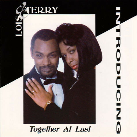 ・アーティスト Lois & Terry ・タイトル Together At Last ・レーベル・型番 Pa-Yo-Dews Records none ・フォーマット CD ・コンディション(盤) 良い (VG+) ・コンディション(ジャケット) ・コンディション(帯) オビなし ・特記事項 【ケース擦れ】 サンプル画像です。実際の商品の画像ではありません 商品写真はバーコード/カタログ番号に対応したサンプル画像ですので、お送りする商品の画像ではありません。帯やライナーなどの付属品は、特記事項に記載されている場合のみ含まれます。プロモやカラーレコードなどの仕様についても、該当する場合のみ特記事項に記載しています。 【ご購入前に必ずご確認ください】 ・本店サイト(www.recordcity.jp)とは価格、送料が違います ・本店サイト、その他支店のオーダーとは同梱発送できません ・別倉庫から発送しているため、店頭受け渡しは対応しておりません ・一部商品は他の通販サイトでも販売しているため、ご注文のタイミングによっては商品のご用意ができない場合がございます。 ・土日祝日はお休みです 金曜・祝前日9時以降のご連絡またはご入金は、返答または発送が週明け・祝日明けに順次対応となります。 ・ご購入後のキャンセル不可 ご購入後のキャンセルはいかなる理由においてもお受けできません。ご了承の上、ご購入くださいませ。 ・日本郵便(ゆうパック/ゆうメール)によるお届けになります。 ・中古品であることをご理解ください 当ストアではお客様よりお譲りいただいた中古商品を主に販売しております。中古品であることをご理解の上ご購入ください。また、一部商品はRecordCityオンラインストアで試聴可能です。 ・返品について お客様のご都合による返品は一切承っておりません。 表記の内容と実際の商品に相違がある場合、また針飛び等で返品・返金をご希望される場合は、商品の到着後1週間以内にご連絡ください。商品の返送をこちらで確認後、キャンセル・返金を行います。 コンディションVG以下の商品は返品できません。プレイに影響のない表面のこすれ傷、プレス起因のノイズ盤は返品の対象外です。 【コンディション表記】 ・ほぼ新品(M-)(Like New) 完全な新品。未使用。当店ではほぼ使用しません ・非常に良い(EX)(Excellent) 中古盤として美品な状態。わずかな経年を感じるものの傷みを感じさせない、当店基準で最高の状態 ・良い(VG+)(Very Good Plus) 丁寧に扱われた中古品で、軽い使用感がみられる。 ・可(VG)(Acceptable) 使い込まれた中古品で、「良い」よりもさらに使用感がみられる。 ・悪い(VG-)(Bad) 状態が悪いアイテム。使用の保障はなく、再生不可、針飛び、目立つノイズがあるかもしれない。状態によるクレーム不可。返品不可。 ・非常に悪い(G)(Very Bad) 「悪い」よりさらに状態が悪いアイテム。使用の保障はなく、再生不可、針飛び、目立つノイズがあるかもしれない。状態によるクレーム不可。返品不可。 ・ジャンク(Fair)(Junk/Fair) 割れている、反っている、水ダメージがある、カビ、ジャケットが分離している、ひどい書き込み、ひどい擦れなど最低の状態。使用の保障はなく、再生不可、針飛び、目立つノイズがあるかもしれない。状態によるクレーム不可。返品不可。 ・ジャンク(Poor)(Junk/Poor) 割れている、反っている、水ダメージがある、カビ、ジャケットが分離している、ひどい書き込み、ひどい擦れなど最低の状態。使用の保障はなく、再生不可、針飛び、目立つノイズがあるかもしれない。状態によるクレーム不可。返品不可。