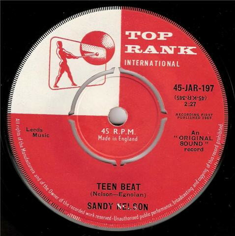・アーティスト Sandy Nelson ・タイトル Teen Beat ・レーベル・型番 Top Rank International 45JAR197 ・フォーマット 7インチレコード ・コンディション(盤) 良い (VG+) ・コンディション(ジャケット) プレインカバー（元ジャケット／カバー無し） ・コンディション(帯) オビなし ・特記事項 サンプル画像です。実際の商品の画像ではありません 商品写真はバーコード/カタログ番号に対応したサンプル画像ですので、お送りする商品の画像ではありません。帯やライナーなどの付属品は、特記事項に記載されている場合のみ含まれます。プロモやカラーレコードなどの仕様についても、該当する場合のみ特記事項に記載しています。 【ご購入前に必ずご確認ください】 ・本店サイト(www.recordcity.jp)とは価格、送料が違います ・本店サイト、その他支店のオーダーとは同梱発送できません ・注文確定後に別の注文を頂いた場合、注文同士の同梱は致しかねます。 ・別倉庫から発送しているため、店頭受け渡しは対応しておりません ・一部商品は他の通販サイトでも販売しているため、ご注文のタイミングによっては商品のご用意ができない場合がございます。 ・土日祝日はお休みです 金曜・祝前日9時以降のご連絡またはご入金は、返答または発送が週明け・祝日明けに順次対応となります。 ・ご購入後のキャンセル不可 ご購入後のキャンセルはいかなる理由においてもお受けできません。ご了承の上、ご購入くださいませ。 ・日本郵便(ゆうパック/ゆうメール)によるお届けになります。 ・中古品であることをご理解ください 当ストアでは中古商品を主に販売しております。中古品であることをご理解の上ご購入ください。また、一部商品はRecordCityオンラインストアで試聴可能です。 ・返品について お客様のご都合による返品は一切承っておりません。 表記の内容と実際の商品に相違がある場合、また針飛び等で返品・返金をご希望される場合は、商品の到着後1週間以内にご連絡ください。商品の返送をこちらで確認後、キャンセル・返金を行います。 コンディションVG以下の商品は返品できません。プレイに影響のない表面のこすれ傷、プレス起因のノイズ盤は返品の対象外です。 【コンディション表記】 ・ほぼ新品(M-)(Like New) 完全な新品。未使用。当店ではほぼ使用しません ・非常に良い(EX)(Excellent) 中古盤として美品な状態。わずかな経年を感じるものの傷みを感じさせない、当店基準で最高の状態 ・良い(VG+)(Very Good Plus) 丁寧に扱われた中古品で、軽い使用感がみられる。 ・可(VG)(Acceptable) 使い込まれた中古品で、「良い」よりもさらに使用感がみられる。 ・悪い(VG-)(Bad) 状態が悪いアイテム。使用の保障はなく、再生不可、針飛び、目立つノイズがあるかもしれない。状態によるクレーム不可。返品不可。 ・非常に悪い(G)(Very Bad) 「悪い」よりさらに状態が悪いアイテム。使用の保障はなく、再生不可、針飛び、目立つノイズがあるかもしれない。状態によるクレーム不可。返品不可。 ・ジャンク(Fair)(Junk/Fair) 割れている、反っている、水ダメージがある、カビ、ジャケットが分離している、ひどい書き込み、ひどい擦れなど最低の状態。使用の保障はなく、再生不可、針飛び、目立つノイズがあるかもしれない。状態によるクレーム不可。返品不可。 ・ジャンク(Poor)(Junk/Poor) 割れている、反っている、水ダメージがある、カビ、ジャケットが分離している、ひどい書き込み、ひどい擦れなど最低の状態。使用の保障はなく、再生不可、針飛び、目立つノイズがあるかもしれない。状態によるクレーム不可。返品不可。