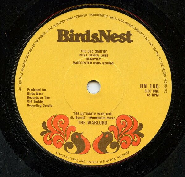 ・アーティスト Warlord ・タイトル The Ultimate Warlord ・レーベル・型番 BirdsNest BN106 ・フォーマット 7インチレコード ・コンディション(盤) 良い (VG+) ・コンディション(ジャケット) プレインカバー（元ジャケット／カバー無し） ・コンディション(帯) オビなし ・特記事項 サンプル画像です。実際の商品の画像ではありません 商品写真はバーコード/カタログ番号に対応したサンプル画像ですので、お送りする商品の画像ではありません。帯やライナーなどの付属品は、特記事項に記載されている場合のみ含まれます。プロモやカラーレコードなどの仕様についても、該当する場合のみ特記事項に記載しています。 【ご購入前に必ずご確認ください】 ・本店サイト(www.recordcity.jp)とは価格、送料が違います ・本店サイト、その他支店のオーダーとは同梱発送できません ・別倉庫から発送しているため、店頭受け渡しは対応しておりません ・一部商品は他の通販サイトでも販売しているため、ご注文のタイミングによっては商品のご用意ができない場合がございます。 ・土日祝日はお休みです 金曜・祝前日9時以降のご連絡またはご入金は、返答または発送が週明け・祝日明けに順次対応となります。 ・ご購入後のキャンセル不可 ご購入後のキャンセルはいかなる理由においてもお受けできません。ご了承の上、ご購入くださいませ。 ・日本郵便(ゆうパック/ゆうメール)によるお届けになります。 ・中古品であることをご理解ください 当ストアでは中古商品を主に販売しております。中古品であることをご理解の上ご購入ください。また、一部商品はRecordCityオンラインストアで試聴可能です。 ・返品について お客様のご都合による返品は一切承っておりません。 表記の内容と実際の商品に相違がある場合、また針飛び等で返品・返金をご希望される場合は、商品の到着後1週間以内にご連絡ください。商品の返送をこちらで確認後、キャンセル・返金を行います。 コンディションVG以下の商品は返品できません。プレイに影響のない表面のこすれ傷、プレス起因のノイズ盤は返品の対象外です。 【コンディション表記】 ・ほぼ新品(M-)(Like New) 完全な新品。未使用。当店ではほぼ使用しません ・非常に良い(EX)(Excellent) 中古盤として美品な状態。わずかな経年を感じるものの傷みを感じさせない、当店基準で最高の状態 ・良い(VG+)(Very Good Plus) 丁寧に扱われた中古品で、軽い使用感がみられる。 ・可(VG)(Acceptable) 使い込まれた中古品で、「良い」よりもさらに使用感がみられる。 ・悪い(VG-)(Bad) 状態が悪いアイテム。使用の保障はなく、再生不可、針飛び、目立つノイズがあるかもしれない。状態によるクレーム不可。返品不可。 ・非常に悪い(G)(Very Bad) 「悪い」よりさらに状態が悪いアイテム。使用の保障はなく、再生不可、針飛び、目立つノイズがあるかもしれない。状態によるクレーム不可。返品不可。 ・ジャンク(Fair)(Junk/Fair) 割れている、反っている、水ダメージがある、カビ、ジャケットが分離している、ひどい書き込み、ひどい擦れなど最低の状態。使用の保障はなく、再生不可、針飛び、目立つノイズがあるかもしれない。状態によるクレーム不可。返品不可。 ・ジャンク(Poor)(Junk/Poor) 割れている、反っている、水ダメージがある、カビ、ジャケットが分離している、ひどい書き込み、ひどい擦れなど最低の状態。使用の保障はなく、再生不可、針飛び、目立つノイズがあるかもしれない。状態によるクレーム不可。返品不可。