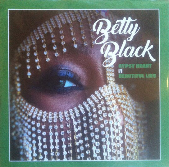 ・アーティスト Betty Black ・タイトル Gypsy Heart B/W Beautiful Lies ・レーベル・型番 Skyline Recordings SL45030 ・フォーマット 7インチレコード ・コンディション(盤) 新品 (M) ・コンディション(ジャケット) ・コンディション(帯) オビなし ・特記事項 サンプル画像です。実際の商品の画像ではありません 商品写真はバーコード/カタログ番号に対応したサンプル画像ですので、お送りする商品の画像ではありません。帯やライナーなどの付属品は、特記事項に記載されている場合のみ含まれます。プロモやカラーレコードなどの仕様についても、該当する場合のみ特記事項に記載しています。 【ご購入前に必ずご確認ください】 ・本店サイト(www.recordcity.jp)とは価格、送料が違います ・本店サイト、その他支店のオーダーとは同梱発送できません ・注文確定後に別の注文を頂いた場合、注文同士の同梱は致しかねます。 ・別倉庫から発送しているため、店頭受け渡しは対応しておりません ・一部商品は他の通販サイトでも販売しているため、ご注文のタイミングによっては商品のご用意ができない場合がございます。 ・土日祝日はお休みです 金曜・祝前日9時以降のご連絡またはご入金は、返答または発送が週明け・祝日明けに順次対応となります。 ・ご購入後のキャンセル不可 ご購入後のキャンセルはいかなる理由においてもお受けできません。ご了承の上、ご購入くださいませ。 ・日本郵便(ゆうパック/ゆうメール)によるお届けになります。 ・中古品であることをご理解ください 当ストアでは中古商品を主に販売しております。中古品であることをご理解の上ご購入ください。また、一部商品はRecordCityオンラインストアで試聴可能です。 ・返品について お客様のご都合による返品は一切承っておりません。 表記の内容と実際の商品に相違がある場合、また針飛び等で返品・返金をご希望される場合は、商品の到着後1週間以内にご連絡ください。商品の返送をこちらで確認後、キャンセル・返金を行います。 コンディションVG以下の商品は返品できません。プレイに影響のない表面のこすれ傷、プレス起因のノイズ盤は返品の対象外です。 【コンディション表記】 ・ほぼ新品(M-)(Like New) 完全な新品。未使用。当店ではほぼ使用しません ・非常に良い(EX)(Excellent) 中古盤として美品な状態。わずかな経年を感じるものの傷みを感じさせない、当店基準で最高の状態 ・良い(VG+)(Very Good Plus) 丁寧に扱われた中古品で、軽い使用感がみられる。 ・可(VG)(Acceptable) 使い込まれた中古品で、「良い」よりもさらに使用感がみられる。 ・悪い(VG-)(Bad) 状態が悪いアイテム。使用の保障はなく、再生不可、針飛び、目立つノイズがあるかもしれない。状態によるクレーム不可。返品不可。 ・非常に悪い(G)(Very Bad) 「悪い」よりさらに状態が悪いアイテム。使用の保障はなく、再生不可、針飛び、目立つノイズがあるかもしれない。状態によるクレーム不可。返品不可。 ・ジャンク(Fair)(Junk/Fair) 割れている、反っている、水ダメージがある、カビ、ジャケットが分離している、ひどい書き込み、ひどい擦れなど最低の状態。使用の保障はなく、再生不可、針飛び、目立つノイズがあるかもしれない。状態によるクレーム不可。返品不可。 ・ジャンク(Poor)(Junk/Poor) 割れている、反っている、水ダメージがある、カビ、ジャケットが分離している、ひどい書き込み、ひどい擦れなど最低の状態。使用の保障はなく、再生不可、針飛び、目立つノイズがあるかもしれない。状態によるクレーム不可。返品不可。