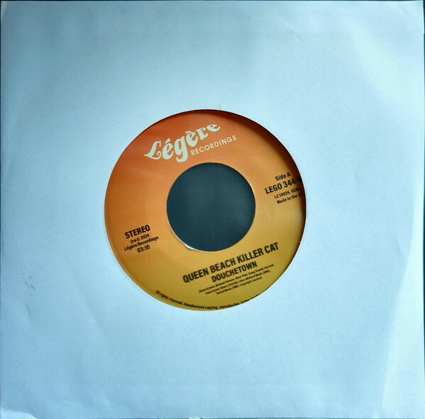 ・アーティスト Queen Beach Killer Cat Page 99, Queen Beach Killer Cat ? Douchetown ・タイトル Why Can't This Be Love ・レーベル・型番 ・フォーマット 7インチレコード ・コンディション(盤) 新品 (M) ・コンディション(ジャケット) ・コンディション(帯) オビなし ・特記事項 サンプル画像です。実際の商品の画像ではありません 商品写真はバーコード/カタログ番号に対応したサンプル画像ですので、お送りする商品の画像ではありません。帯やライナーなどの付属品は、特記事項に記載されている場合のみ含まれます。プロモやカラーレコードなどの仕様についても、該当する場合のみ特記事項に記載しています。 【ご購入前に必ずご確認ください】 ・本店サイト(www.recordcity.jp)とは価格、送料が違います ・本店サイト、その他支店のオーダーとは同梱発送できません ・注文確定後に別の注文を頂いた場合、注文同士の同梱は致しかねます。 ・別倉庫から発送しているため、店頭受け渡しは対応しておりません ・一部商品は他の通販サイトでも販売しているため、ご注文のタイミングによっては商品のご用意ができない場合がございます。 ・土日祝日はお休みです 金曜・祝前日9時以降のご連絡またはご入金は、返答または発送が週明け・祝日明けに順次対応となります。 ・ご購入後のキャンセル不可 ご購入後のキャンセルはいかなる理由においてもお受けできません。ご了承の上、ご購入くださいませ。 ・日本郵便(ゆうパック/ゆうメール)によるお届けになります。 ・中古品であることをご理解ください 当ストアでは中古商品を主に販売しております。中古品であることをご理解の上ご購入ください。また、一部商品はRecordCityオンラインストアで試聴可能です。 ・返品について お客様のご都合による返品は一切承っておりません。 表記の内容と実際の商品に相違がある場合、また針飛び等で返品・返金をご希望される場合は、商品の到着後1週間以内にご連絡ください。商品の返送をこちらで確認後、キャンセル・返金を行います。 コンディションVG以下の商品は返品できません。プレイに影響のない表面のこすれ傷、プレス起因のノイズ盤は返品の対象外です。 【コンディション表記】 ・ほぼ新品(M-)(Like New) 完全な新品。未使用。当店ではほぼ使用しません ・非常に良い(EX)(Excellent) 中古盤として美品な状態。わずかな経年を感じるものの傷みを感じさせない、当店基準で最高の状態 ・良い(VG+)(Very Good Plus) 丁寧に扱われた中古品で、軽い使用感がみられる。 ・可(VG)(Acceptable) 使い込まれた中古品で、「良い」よりもさらに使用感がみられる。 ・悪い(VG-)(Bad) 状態が悪いアイテム。使用の保障はなく、再生不可、針飛び、目立つノイズがあるかもしれない。状態によるクレーム不可。返品不可。 ・非常に悪い(G)(Very Bad) 「悪い」よりさらに状態が悪いアイテム。使用の保障はなく、再生不可、針飛び、目立つノイズがあるかもしれない。状態によるクレーム不可。返品不可。 ・ジャンク(Fair)(Junk/Fair) 割れている、反っている、水ダメージがある、カビ、ジャケットが分離している、ひどい書き込み、ひどい擦れなど最低の状態。使用の保障はなく、再生不可、針飛び、目立つノイズがあるかもしれない。状態によるクレーム不可。返品不可。 ・ジャンク(Poor)(Junk/Poor) 割れている、反っている、水ダメージがある、カビ、ジャケットが分離している、ひどい書き込み、ひどい擦れなど最低の状態。使用の保障はなく、再生不可、針飛び、目立つノイズがあるかもしれない。状態によるクレーム不可。返品不可。