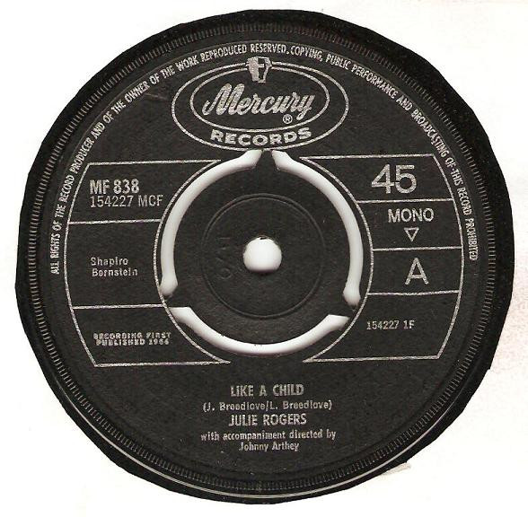 ・アーティスト Julie Rogers ・タイトル Like A Child ・レーベル・型番 MERCURY MF838 ・フォーマット 7インチレコード ・コンディション(盤) 良い (VG+) ・コンディション(ジャケット) プレインカバー（元ジャケット／カバー無し） ・コンディション(帯) オビなし ・特記事項 【カンパニースリーブ】 サンプル画像です。実際の商品の画像ではありません 商品写真はバーコード/カタログ番号に対応したサンプル画像ですので、お送りする商品の画像ではありません。帯やライナーなどの付属品は、特記事項に記載されている場合のみ含まれます。プロモやカラーレコードなどの仕様についても、該当する場合のみ特記事項に記載しています。 【ご購入前に必ずご確認ください】 ・本店サイト(www.recordcity.jp)とは価格、送料が違います ・本店サイト、その他支店のオーダーとは同梱発送できません ・注文確定後に別の注文を頂いた場合、注文同士の同梱は致しかねます。 ・別倉庫から発送しているため、店頭受け渡しは対応しておりません ・一部商品は他の通販サイトでも販売しているため、ご注文のタイミングによっては商品のご用意ができない場合がございます。 ・土日祝日はお休みです 金曜・祝前日9時以降のご連絡またはご入金は、返答または発送が週明け・祝日明けに順次対応となります。 ・ご購入後のキャンセル不可 ご購入後のキャンセルはいかなる理由においてもお受けできません。ご了承の上、ご購入くださいませ。 ・日本郵便(ゆうパック/ゆうメール)によるお届けになります。 ・中古品であることをご理解ください 当ストアでは中古商品を主に販売しております。中古品であることをご理解の上ご購入ください。また、一部商品はRecordCityオンラインストアで試聴可能です。 ・返品について お客様のご都合による返品は一切承っておりません。 表記の内容と実際の商品に相違がある場合、また針飛び等で返品・返金をご希望される場合は、商品の到着後1週間以内にご連絡ください。商品の返送をこちらで確認後、キャンセル・返金を行います。 コンディションVG以下の商品は返品できません。プレイに影響のない表面のこすれ傷、プレス起因のノイズ盤は返品の対象外です。 【コンディション表記】 ・ほぼ新品(M-)(Like New) 完全な新品。未使用。当店ではほぼ使用しません ・非常に良い(EX)(Excellent) 中古盤として美品な状態。わずかな経年を感じるものの傷みを感じさせない、当店基準で最高の状態 ・良い(VG+)(Very Good Plus) 丁寧に扱われた中古品で、軽い使用感がみられる。 ・可(VG)(Acceptable) 使い込まれた中古品で、「良い」よりもさらに使用感がみられる。 ・悪い(VG-)(Bad) 状態が悪いアイテム。使用の保障はなく、再生不可、針飛び、目立つノイズがあるかもしれない。状態によるクレーム不可。返品不可。 ・非常に悪い(G)(Very Bad) 「悪い」よりさらに状態が悪いアイテム。使用の保障はなく、再生不可、針飛び、目立つノイズがあるかもしれない。状態によるクレーム不可。返品不可。 ・ジャンク(Fair)(Junk/Fair) 割れている、反っている、水ダメージがある、カビ、ジャケットが分離している、ひどい書き込み、ひどい擦れなど最低の状態。使用の保障はなく、再生不可、針飛び、目立つノイズがあるかもしれない。状態によるクレーム不可。返品不可。 ・ジャンク(Poor)(Junk/Poor) 割れている、反っている、水ダメージがある、カビ、ジャケットが分離している、ひどい書き込み、ひどい擦れなど最低の状態。使用の保障はなく、再生不可、針飛び、目立つノイズがあるかもしれない。状態によるクレーム不可。返品不可。