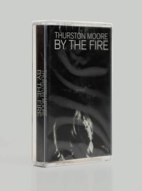 ・アーティスト Moore,thurston ・タイトル By The Fire ・レーベル・型番 DAYDREAM LIBRARY SERIES DLS010CS ・フォーマット カセットテープ ・コンディション(盤) 新品 (M) ・コンディション(ジャケット) 新品 (M) ・コンディション(帯) オビなし ・特記事項 【未開封】 サンプル画像です。実際の商品の画像ではありません 商品写真はバーコード/カタログ番号に対応したサンプル画像ですので、お送りする商品の画像ではありません。帯やライナーなどの付属品は、特記事項に記載されている場合のみ含まれます。プロモやカラーレコードなどの仕様についても、該当する場合のみ特記事項に記載しています。 【ご購入前に必ずご確認ください】 ・本店サイト(www.recordcity.jp)とは価格、送料が違います ・本店サイト、その他支店のオーダーとは同梱発送できません ・注文確定後に別の注文を頂いた場合、注文同士の同梱は致しかねます。 ・別倉庫から発送しているため、店頭受け渡しは対応しておりません ・一部商品は他の通販サイトでも販売しているため、ご注文のタイミングによっては商品のご用意ができない場合がございます。 ・土日祝日はお休みです 金曜・祝前日9時以降のご連絡またはご入金は、返答または発送が週明け・祝日明けに順次対応となります。 ・ご購入後のキャンセル不可 ご購入後のキャンセルはいかなる理由においてもお受けできません。ご了承の上、ご購入くださいませ。 ・日本郵便(ゆうパック/ゆうメール)によるお届けになります。 ・中古品であることをご理解ください 当ストアでは中古商品を主に販売しております。中古品であることをご理解の上ご購入ください。また、一部商品はRecordCityオンラインストアで試聴可能です。 ・返品について お客様のご都合による返品は一切承っておりません。 表記の内容と実際の商品に相違がある場合、また針飛び等で返品・返金をご希望される場合は、商品の到着後1週間以内にご連絡ください。商品の返送をこちらで確認後、キャンセル・返金を行います。 コンディションVG以下の商品は返品できません。プレイに影響のない表面のこすれ傷、プレス起因のノイズ盤は返品の対象外です。 【コンディション表記】 ・ほぼ新品(M-)(Like New) 完全な新品。未使用。当店ではほぼ使用しません ・非常に良い(EX)(Excellent) 中古盤として美品な状態。わずかな経年を感じるものの傷みを感じさせない、当店基準で最高の状態 ・良い(VG+)(Very Good Plus) 丁寧に扱われた中古品で、軽い使用感がみられる。 ・可(VG)(Acceptable) 使い込まれた中古品で、「良い」よりもさらに使用感がみられる。 ・悪い(VG-)(Bad) 状態が悪いアイテム。使用の保障はなく、再生不可、針飛び、目立つノイズがあるかもしれない。状態によるクレーム不可。返品不可。 ・非常に悪い(G)(Very Bad) 「悪い」よりさらに状態が悪いアイテム。使用の保障はなく、再生不可、針飛び、目立つノイズがあるかもしれない。状態によるクレーム不可。返品不可。 ・ジャンク(Fair)(Junk/Fair) 割れている、反っている、水ダメージがある、カビ、ジャケットが分離している、ひどい書き込み、ひどい擦れなど最低の状態。使用の保障はなく、再生不可、針飛び、目立つノイズがあるかもしれない。状態によるクレーム不可。返品不可。 ・ジャンク(Poor)(Junk/Poor) 割れている、反っている、水ダメージがある、カビ、ジャケットが分離している、ひどい書き込み、ひどい擦れなど最低の状態。使用の保障はなく、再生不可、針飛び、目立つノイズがあるかもしれない。状態によるクレーム不可。返品不可。