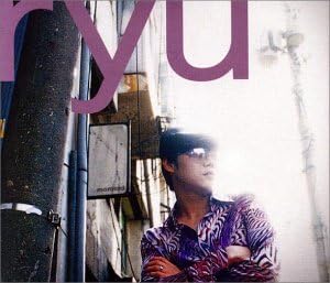 ・アーティスト Ryu ・タイトル Moment ・レーベル・型番 ・フォーマット CD ・コンディション(盤) 良い (VG+) ・コンディション(ジャケット) ・コンディション(帯) オビあり ・特記事項 【帯付き】 【ケース擦れ】【ケース変色】 サンプル画像です。実際の商品の画像ではありません 商品写真はバーコード/カタログ番号に対応したサンプル画像ですので、お送りする商品の画像ではありません。帯やライナーなどの付属品は、特記事項に記載されている場合のみ含まれます。プロモやカラーレコードなどの仕様についても、該当する場合のみ特記事項に記載しています。 【ご購入前に必ずご確認ください】 ・本店サイト(www.recordcity.jp)とは価格、送料が違います ・本店サイト、その他支店のオーダーとは同梱発送できません ・注文確定後に別の注文を頂いた場合、注文同士の同梱は致しかねます。 ・別倉庫から発送しているため、店頭受け渡しは対応しておりません ・一部商品は他の通販サイトでも販売しているため、ご注文のタイミングによっては商品のご用意ができない場合がございます。 ・土日祝日はお休みです 金曜・祝前日9時以降のご連絡またはご入金は、返答または発送が週明け・祝日明けに順次対応となります。 ・ご購入後のキャンセル不可 ご購入後のキャンセルはいかなる理由においてもお受けできません。ご了承の上、ご購入くださいませ。 ・日本郵便(ゆうパック/ゆうメール)によるお届けになります。 ・中古品であることをご理解ください 当ストアでは中古商品を主に販売しております。中古品であることをご理解の上ご購入ください。また、一部商品はRecordCityオンラインストアで試聴可能です。 ・返品について お客様のご都合による返品は一切承っておりません。 表記の内容と実際の商品に相違がある場合、また針飛び等で返品・返金をご希望される場合は、商品の到着後1週間以内にご連絡ください。商品の返送をこちらで確認後、キャンセル・返金を行います。 コンディションVG以下の商品は返品できません。プレイに影響のない表面のこすれ傷、プレス起因のノイズ盤は返品の対象外です。 【コンディション表記】 ・ほぼ新品(M-)(Like New) 完全な新品。未使用。当店ではほぼ使用しません ・非常に良い(EX)(Excellent) 中古盤として美品な状態。わずかな経年を感じるものの傷みを感じさせない、当店基準で最高の状態 ・良い(VG+)(Very Good Plus) 丁寧に扱われた中古品で、軽い使用感がみられる。 ・可(VG)(Acceptable) 使い込まれた中古品で、「良い」よりもさらに使用感がみられる。 ・悪い(VG-)(Bad) 状態が悪いアイテム。使用の保障はなく、再生不可、針飛び、目立つノイズがあるかもしれない。状態によるクレーム不可。返品不可。 ・非常に悪い(G)(Very Bad) 「悪い」よりさらに状態が悪いアイテム。使用の保障はなく、再生不可、針飛び、目立つノイズがあるかもしれない。状態によるクレーム不可。返品不可。 ・ジャンク(Fair)(Junk/Fair) 割れている、反っている、水ダメージがある、カビ、ジャケットが分離している、ひどい書き込み、ひどい擦れなど最低の状態。使用の保障はなく、再生不可、針飛び、目立つノイズがあるかもしれない。状態によるクレーム不可。返品不可。 ・ジャンク(Poor)(Junk/Poor) 割れている、反っている、水ダメージがある、カビ、ジャケットが分離している、ひどい書き込み、ひどい擦れなど最低の状態。使用の保障はなく、再生不可、針飛び、目立つノイズがあるかもしれない。状態によるクレーム不可。返品不可。
