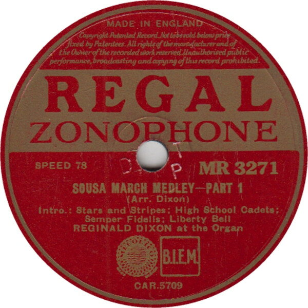 ・アーティスト Reginald Dixon ・タイトル Sousa March Medley ・レーベル・型番 REGAL ZONOPHONE MR3271 ・フォーマット 78回転SP盤レコード ・コンディション(盤) 良い (VG+) ・コンディション(ジャケット) 可 (VG) ・コンディション(帯) オビなし ・特記事項 【※再生コンディションによる返品不可】 サンプル画像です。実際の商品の画像ではありません 商品写真はバーコード/カタログ番号に対応したサンプル画像ですので、お送りする商品の画像ではありません。帯やライナーなどの付属品は、特記事項に記載されている場合のみ含まれます。プロモやカラーレコードなどの仕様についても、該当する場合のみ特記事項に記載しています。 【ご購入前に必ずご確認ください】 ・本店サイト(www.recordcity.jp)とは価格、送料が違います ・本店サイト、その他支店のオーダーとは同梱発送できません ・注文確定後に別の注文を頂いた場合、注文同士の同梱は致しかねます。 ・別倉庫から発送しているため、店頭受け渡しは対応しておりません ・一部商品は他の通販サイトでも販売しているため、ご注文のタイミングによっては商品のご用意ができない場合がございます。 ・土日祝日はお休みです 金曜・祝前日9時以降のご連絡またはご入金は、返答または発送が週明け・祝日明けに順次対応となります。 ・ご購入後のキャンセル不可 ご購入後のキャンセルはいかなる理由においてもお受けできません。ご了承の上、ご購入くださいませ。 ・日本郵便(ゆうパック/ゆうメール)によるお届けになります。 ・中古品であることをご理解ください 当ストアでは中古商品を主に販売しております。中古品であることをご理解の上ご購入ください。また、一部商品はRecordCityオンラインストアで試聴可能です。 ・返品について お客様のご都合による返品は一切承っておりません。 表記の内容と実際の商品に相違がある場合、また針飛び等で返品・返金をご希望される場合は、商品の到着後1週間以内にご連絡ください。商品の返送をこちらで確認後、キャンセル・返金を行います。 コンディションVG以下の商品は返品できません。プレイに影響のない表面のこすれ傷、プレス起因のノイズ盤は返品の対象外です。 【コンディション表記】 ・ほぼ新品(M-)(Like New) 完全な新品。未使用。当店ではほぼ使用しません ・非常に良い(EX)(Excellent) 中古盤として美品な状態。わずかな経年を感じるものの傷みを感じさせない、当店基準で最高の状態 ・良い(VG+)(Very Good Plus) 丁寧に扱われた中古品で、軽い使用感がみられる。 ・可(VG)(Acceptable) 使い込まれた中古品で、「良い」よりもさらに使用感がみられる。 ・悪い(VG-)(Bad) 状態が悪いアイテム。使用の保障はなく、再生不可、針飛び、目立つノイズがあるかもしれない。状態によるクレーム不可。返品不可。 ・非常に悪い(G)(Very Bad) 「悪い」よりさらに状態が悪いアイテム。使用の保障はなく、再生不可、針飛び、目立つノイズがあるかもしれない。状態によるクレーム不可。返品不可。 ・ジャンク(Fair)(Junk/Fair) 割れている、反っている、水ダメージがある、カビ、ジャケットが分離している、ひどい書き込み、ひどい擦れなど最低の状態。使用の保障はなく、再生不可、針飛び、目立つノイズがあるかもしれない。状態によるクレーム不可。返品不可。 ・ジャンク(Poor)(Junk/Poor) 割れている、反っている、水ダメージがある、カビ、ジャケットが分離している、ひどい書き込み、ひどい擦れなど最低の状態。使用の保障はなく、再生不可、針飛び、目立つノイズがあるかもしれない。状態によるクレーム不可。返品不可。