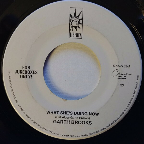 7” Garth Brooks What Shes Doing Now / Friends In Low Places S757733 Liberty /00080