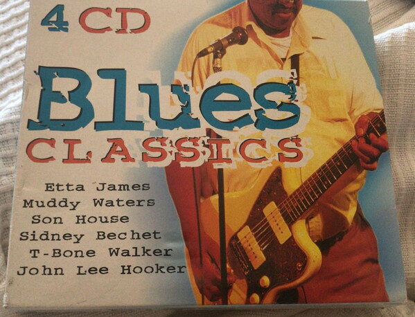・アーティスト Various ・タイトル Blues Classics ・レーベル・型番 Disky 852322 ・フォーマット CD ・コンディション(盤) ほぼ新品 (M-) ・コンディション(ジャケット) ・コンディション(帯) オビなし ・特記事項 【未開封】 【スリーブケース付き】 サンプル画像です。実際の商品の画像ではありません 商品写真はバーコード/カタログ番号に対応したサンプル画像ですので、お送りする商品の画像ではありません。帯やライナーなどの付属品は、特記事項に記載されている場合のみ含まれます。プロモやカラーレコードなどの仕様についても、該当する場合のみ特記事項に記載しています。 【ご購入前に必ずご確認ください】 ・本店サイト(www.recordcity.jp)とは価格、送料が違います ・本店サイト、その他支店のオーダーとは同梱発送できません ・注文確定後に別の注文を頂いた場合、注文同士の同梱は致しかねます。 ・別倉庫から発送しているため、店頭受け渡しは対応しておりません ・一部商品は他の通販サイトでも販売しているため、ご注文のタイミングによっては商品のご用意ができない場合がございます。 ・土日祝日はお休みです 金曜・祝前日9時以降のご連絡またはご入金は、返答または発送が週明け・祝日明けに順次対応となります。 ・ご購入後のキャンセル不可 ご購入後のキャンセルはいかなる理由においてもお受けできません。ご了承の上、ご購入くださいませ。 ・日本郵便(ゆうパック/ゆうメール)によるお届けになります。 ・中古品であることをご理解ください 当ストアでは中古商品を主に販売しております。中古品であることをご理解の上ご購入ください。また、一部商品はRecordCityオンラインストアで試聴可能です。 ・返品について お客様のご都合による返品は一切承っておりません。 表記の内容と実際の商品に相違がある場合、また針飛び等で返品・返金をご希望される場合は、商品の到着後1週間以内にご連絡ください。商品の返送をこちらで確認後、キャンセル・返金を行います。 コンディションVG以下の商品は返品できません。プレイに影響のない表面のこすれ傷、プレス起因のノイズ盤は返品の対象外です。 【コンディション表記】 ・ほぼ新品(M-)(Like New) 完全な新品。未使用。当店ではほぼ使用しません ・非常に良い(EX)(Excellent) 中古盤として美品な状態。わずかな経年を感じるものの傷みを感じさせない、当店基準で最高の状態 ・良い(VG+)(Very Good Plus) 丁寧に扱われた中古品で、軽い使用感がみられる。 ・可(VG)(Acceptable) 使い込まれた中古品で、「良い」よりもさらに使用感がみられる。 ・悪い(VG-)(Bad) 状態が悪いアイテム。使用の保障はなく、再生不可、針飛び、目立つノイズがあるかもしれない。状態によるクレーム不可。返品不可。 ・非常に悪い(G)(Very Bad) 「悪い」よりさらに状態が悪いアイテム。使用の保障はなく、再生不可、針飛び、目立つノイズがあるかもしれない。状態によるクレーム不可。返品不可。 ・ジャンク(Fair)(Junk/Fair) 割れている、反っている、水ダメージがある、カビ、ジャケットが分離している、ひどい書き込み、ひどい擦れなど最低の状態。使用の保障はなく、再生不可、針飛び、目立つノイズがあるかもしれない。状態によるクレーム不可。返品不可。 ・ジャンク(Poor)(Junk/Poor) 割れている、反っている、水ダメージがある、カビ、ジャケットが分離している、ひどい書き込み、ひどい擦れなど最低の状態。使用の保障はなく、再生不可、針飛び、目立つノイズがあるかもしれない。状態によるクレーム不可。返品不可。
