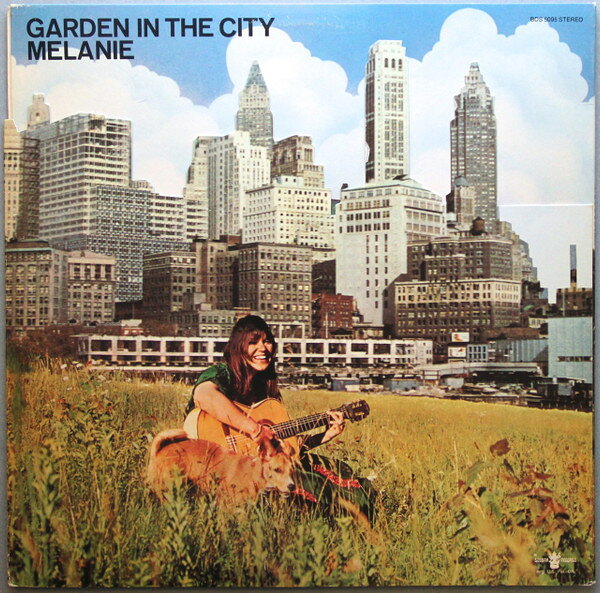 ・アーティスト Melanie ・タイトル Garden In The City ・レーベル・型番 BUDDAH BDS5095 ・フォーマット LPレコード ・コンディション(盤) 良い (VG+) ・コンディション(ジャケット) 良い (VG+) ・コンディション(帯) オビなし ・特記事項 サンプル画像です。実際の商品の画像ではありません 商品写真はバーコード/カタログ番号に対応したサンプル画像ですので、お送りする商品の画像ではありません。帯やライナーなどの付属品は、特記事項に記載されている場合のみ含まれます。プロモやカラーレコードなどの仕様についても、該当する場合のみ特記事項に記載しています。 【ご購入前に必ずご確認ください】 ・本店サイト(www.recordcity.jp)とは価格、送料が違います ・本店サイト、その他支店のオーダーとは同梱発送できません ・注文確定後に別の注文を頂いた場合、注文同士の同梱は致しかねます。 ・別倉庫から発送しているため、店頭受け渡しは対応しておりません ・一部商品は他の通販サイトでも販売しているため、ご注文のタイミングによっては商品のご用意ができない場合がございます。 ・土日祝日はお休みです 金曜・祝前日9時以降のご連絡またはご入金は、返答または発送が週明け・祝日明けに順次対応となります。 ・ご購入後のキャンセル不可 ご購入後のキャンセルはいかなる理由においてもお受けできません。ご了承の上、ご購入くださいませ。 ・日本郵便(ゆうパック/ゆうメール)によるお届けになります。 ・中古品であることをご理解ください 当ストアでは中古商品を主に販売しております。中古品であることをご理解の上ご購入ください。また、一部商品はRecordCityオンラインストアで試聴可能です。 ・返品について お客様のご都合による返品は一切承っておりません。 表記の内容と実際の商品に相違がある場合、また針飛び等で返品・返金をご希望される場合は、商品の到着後1週間以内にご連絡ください。商品の返送をこちらで確認後、キャンセル・返金を行います。 コンディションVG以下の商品は返品できません。プレイに影響のない表面のこすれ傷、プレス起因のノイズ盤は返品の対象外です。 【コンディション表記】 ・ほぼ新品(M-)(Like New) 完全な新品。未使用。当店ではほぼ使用しません ・非常に良い(EX)(Excellent) 中古盤として美品な状態。わずかな経年を感じるものの傷みを感じさせない、当店基準で最高の状態 ・良い(VG+)(Very Good Plus) 丁寧に扱われた中古品で、軽い使用感がみられる。 ・可(VG)(Acceptable) 使い込まれた中古品で、「良い」よりもさらに使用感がみられる。 ・悪い(VG-)(Bad) 状態が悪いアイテム。使用の保障はなく、再生不可、針飛び、目立つノイズがあるかもしれない。状態によるクレーム不可。返品不可。 ・非常に悪い(G)(Very Bad) 「悪い」よりさらに状態が悪いアイテム。使用の保障はなく、再生不可、針飛び、目立つノイズがあるかもしれない。状態によるクレーム不可。返品不可。 ・ジャンク(Fair)(Junk/Fair) 割れている、反っている、水ダメージがある、カビ、ジャケットが分離している、ひどい書き込み、ひどい擦れなど最低の状態。使用の保障はなく、再生不可、針飛び、目立つノイズがあるかもしれない。状態によるクレーム不可。返品不可。 ・ジャンク(Poor)(Junk/Poor) 割れている、反っている、水ダメージがある、カビ、ジャケットが分離している、ひどい書き込み、ひどい擦れなど最低の状態。使用の保障はなく、再生不可、針飛び、目立つノイズがあるかもしれない。状態によるクレーム不可。返品不可。