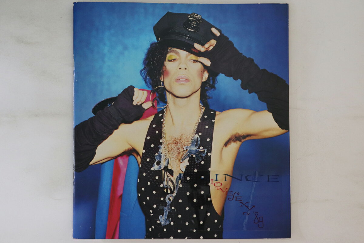 ・アーティスト ボブ・マーリー ・タイトル オークランド・カリフォルニア’79 ・レーベル・型番 ・フォーマット CD ・コンディション(盤) 非常に良い(EX) ・コンディション(ジャケット) ・コンディション(帯) オビあり ・特記事項 【帯付き】 サンプル画像です。実際の商品の画像ではありません 商品写真はバーコード/カタログ番号に対応したサンプル画像ですので、お送りする商品の画像ではありません。帯やライナーなどの付属品は、特記事項に記載されている場合のみ含まれます。プロモやカラーレコードなどの仕様についても、該当する場合のみ特記事項に記載しています。 【ご購入前に必ずご確認ください】 ・本店サイト(www.recordcity.jp)とは価格、送料が違います ・本店サイト、その他支店のオーダーとは同梱発送できません ・注文確定後に別の注文を頂いた場合、注文同士の同梱は致しかねます。 ・別倉庫から発送しているため、店頭受け渡しは対応しておりません ・一部商品は他の通販サイトでも販売しているため、ご注文のタイミングによっては商品のご用意ができない場合がございます。 ・土日祝日はお休みです 金曜・祝前日9時以降のご連絡またはご入金は、返答または発送が週明け・祝日明けに順次対応となります。 ・ご購入後のキャンセル不可 ご購入後のキャンセルはいかなる理由においてもお受けできません。ご了承の上、ご購入くださいませ。 ・日本郵便(ゆうパック/ゆうメール)によるお届けになります。 ・中古品であることをご理解ください 当ストアでは中古商品を主に販売しております。中古品であることをご理解の上ご購入ください。また、一部商品はRecordCityオンラインストアで試聴可能です。 ・返品について お客様のご都合による返品は一切承っておりません。 表記の内容と実際の商品に相違がある場合、また針飛び等で返品・返金をご希望される場合は、商品の到着後1週間以内にご連絡ください。商品の返送をこちらで確認後、キャンセル・返金を行います。 コンディションVG以下の商品は返品できません。プレイに影響のない表面のこすれ傷、プレス起因のノイズ盤は返品の対象外です。 【コンディション表記】 ・ほぼ新品(M-)(Like New) 完全な新品。未使用。当店ではほぼ使用しません ・非常に良い(EX)(Excellent) 中古盤として美品な状態。わずかな経年を感じるものの傷みを感じさせない、当店基準で最高の状態 ・良い(VG+)(Very Good Plus) 丁寧に扱われた中古品で、軽い使用感がみられる。 ・可(VG)(Acceptable) 使い込まれた中古品で、「良い」よりもさらに使用感がみられる。 ・悪い(VG-)(Bad) 状態が悪いアイテム。使用の保障はなく、再生不可、針飛び、目立つノイズがあるかもしれない。状態によるクレーム不可。返品不可。 ・非常に悪い(G)(Very Bad) 「悪い」よりさらに状態が悪いアイテム。使用の保障はなく、再生不可、針飛び、目立つノイズがあるかもしれない。状態によるクレーム不可。返品不可。 ・ジャンク(Fair)(Junk/Fair) 割れている、反っている、水ダメージがある、カビ、ジャケットが分離している、ひどい書き込み、ひどい擦れなど最低の状態。使用の保障はなく、再生不可、針飛び、目立つノイズがあるかもしれない。状態によるクレーム不可。返品不可。 ・ジャンク(Poor)(Junk/Poor) 割れている、反っている、水ダメージがある、カビ、ジャケットが分離している、ひどい書き込み、ひどい擦れなど最低の状態。使用の保障はなく、再生不可、針飛び、目立つノイズがあるかもしれない。状態によるクレーム不可。返品不可。