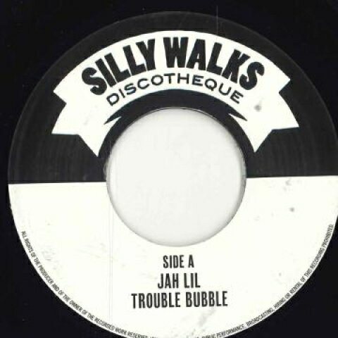 ・アーティスト Jah Lil ・タイトル Trouble Bubble / Teach Me ・レーベル・型番 ・フォーマット 7インチレコード ・コンディション(盤) 新品 (M) ・コンディション(ジャケット) ・コンディション(帯) オビなし ・特記事項 サンプル画像です。実際の商品の画像ではありません 商品写真はバーコード/カタログ番号に対応したサンプル画像ですので、お送りする商品の画像ではありません。帯やライナーなどの付属品は、特記事項に記載されている場合のみ含まれます。プロモやカラーレコードなどの仕様についても、該当する場合のみ特記事項に記載しています。 【ご購入前に必ずご確認ください】 ・本店サイト(www.recordcity.jp)とは価格、送料が違います ・本店サイト、その他支店のオーダーとは同梱発送できません ・注文確定後に別の注文を頂いた場合、注文同士の同梱は致しかねます。 ・別倉庫から発送しているため、店頭受け渡しは対応しておりません ・一部商品は他の通販サイトでも販売しているため、ご注文のタイミングによっては商品のご用意ができない場合がございます。 ・土日祝日はお休みです 金曜・祝前日9時以降のご連絡またはご入金は、返答または発送が週明け・祝日明けに順次対応となります。 ・ご購入後のキャンセル不可 ご購入後のキャンセルはいかなる理由においてもお受けできません。ご了承の上、ご購入くださいませ。 ・日本郵便(ゆうパック/ゆうメール)によるお届けになります。 ・中古品であることをご理解ください 当ストアでは中古商品を主に販売しております。中古品であることをご理解の上ご購入ください。また、一部商品はRecordCityオンラインストアで試聴可能です。 ・返品について お客様のご都合による返品は一切承っておりません。 表記の内容と実際の商品に相違がある場合、また針飛び等で返品・返金をご希望される場合は、商品の到着後1週間以内にご連絡ください。商品の返送をこちらで確認後、キャンセル・返金を行います。 コンディションVG以下の商品は返品できません。プレイに影響のない表面のこすれ傷、プレス起因のノイズ盤は返品の対象外です。 【コンディション表記】 ・ほぼ新品(M-)(Like New) 完全な新品。未使用。当店ではほぼ使用しません ・非常に良い(EX)(Excellent) 中古盤として美品な状態。わずかな経年を感じるものの傷みを感じさせない、当店基準で最高の状態 ・良い(VG+)(Very Good Plus) 丁寧に扱われた中古品で、軽い使用感がみられる。 ・可(VG)(Acceptable) 使い込まれた中古品で、「良い」よりもさらに使用感がみられる。 ・悪い(VG-)(Bad) 状態が悪いアイテム。使用の保障はなく、再生不可、針飛び、目立つノイズがあるかもしれない。状態によるクレーム不可。返品不可。 ・非常に悪い(G)(Very Bad) 「悪い」よりさらに状態が悪いアイテム。使用の保障はなく、再生不可、針飛び、目立つノイズがあるかもしれない。状態によるクレーム不可。返品不可。 ・ジャンク(Fair)(Junk/Fair) 割れている、反っている、水ダメージがある、カビ、ジャケットが分離している、ひどい書き込み、ひどい擦れなど最低の状態。使用の保障はなく、再生不可、針飛び、目立つノイズがあるかもしれない。状態によるクレーム不可。返品不可。 ・ジャンク(Poor)(Junk/Poor) 割れている、反っている、水ダメージがある、カビ、ジャケットが分離している、ひどい書き込み、ひどい擦れなど最低の状態。使用の保障はなく、再生不可、針飛び、目立つノイズがあるかもしれない。状態によるクレーム不可。返品不可。