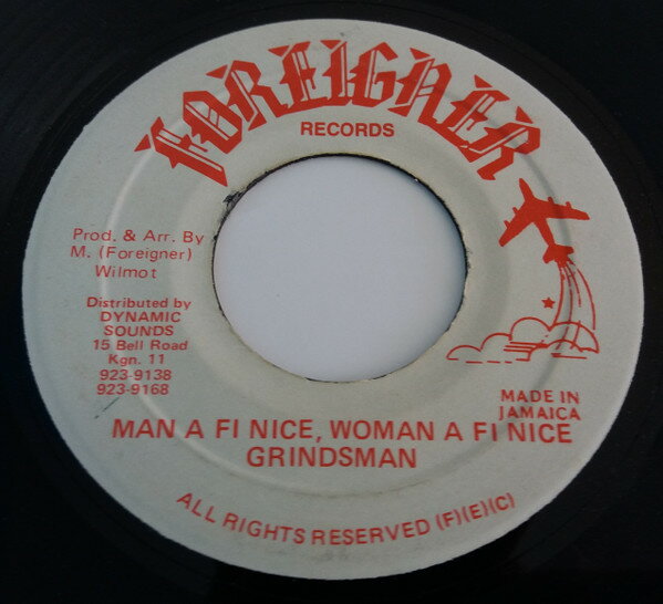 ・アーティスト Grindsman ・タイトル Man A Fi Nice, Woman A Fi Nice ・レーベル・型番 Foreigner Records NONE ・フォーマット 7インチレコード ・コンディション(盤) 非常に良い(EX) ・コンディション(ジャケット) ・コンディション(帯) オビなし ・特記事項 サンプル画像です。実際の商品の画像ではありません 商品写真はバーコード/カタログ番号に対応したサンプル画像ですので、お送りする商品の画像ではありません。帯やライナーなどの付属品は、特記事項に記載されている場合のみ含まれます。プロモやカラーレコードなどの仕様についても、該当する場合のみ特記事項に記載しています。 【ご購入前に必ずご確認ください】 ・本店サイト(www.recordcity.jp)とは価格、送料が違います ・本店サイト、その他支店のオーダーとは同梱発送できません ・注文確定後に別の注文を頂いた場合、注文同士の同梱は致しかねます。 ・別倉庫から発送しているため、店頭受け渡しは対応しておりません ・一部商品は他の通販サイトでも販売しているため、ご注文のタイミングによっては商品のご用意ができない場合がございます。 ・土日祝日はお休みです 金曜・祝前日9時以降のご連絡またはご入金は、返答または発送が週明け・祝日明けに順次対応となります。 ・ご購入後のキャンセル不可 ご購入後のキャンセルはいかなる理由においてもお受けできません。ご了承の上、ご購入くださいませ。 ・日本郵便(ゆうパック/ゆうメール)によるお届けになります。 ・中古品であることをご理解ください 当ストアでは中古商品を主に販売しております。中古品であることをご理解の上ご購入ください。また、一部商品はRecordCityオンラインストアで試聴可能です。 ・返品について お客様のご都合による返品は一切承っておりません。 表記の内容と実際の商品に相違がある場合、また針飛び等で返品・返金をご希望される場合は、商品の到着後1週間以内にご連絡ください。商品の返送をこちらで確認後、キャンセル・返金を行います。 コンディションVG以下の商品は返品できません。プレイに影響のない表面のこすれ傷、プレス起因のノイズ盤は返品の対象外です。 【コンディション表記】 ・ほぼ新品(M-)(Like New) 完全な新品。未使用。当店ではほぼ使用しません ・非常に良い(EX)(Excellent) 中古盤として美品な状態。わずかな経年を感じるものの傷みを感じさせない、当店基準で最高の状態 ・良い(VG+)(Very Good Plus) 丁寧に扱われた中古品で、軽い使用感がみられる。 ・可(VG)(Acceptable) 使い込まれた中古品で、「良い」よりもさらに使用感がみられる。 ・悪い(VG-)(Bad) 状態が悪いアイテム。使用の保障はなく、再生不可、針飛び、目立つノイズがあるかもしれない。状態によるクレーム不可。返品不可。 ・非常に悪い(G)(Very Bad) 「悪い」よりさらに状態が悪いアイテム。使用の保障はなく、再生不可、針飛び、目立つノイズがあるかもしれない。状態によるクレーム不可。返品不可。 ・ジャンク(Fair)(Junk/Fair) 割れている、反っている、水ダメージがある、カビ、ジャケットが分離している、ひどい書き込み、ひどい擦れなど最低の状態。使用の保障はなく、再生不可、針飛び、目立つノイズがあるかもしれない。状態によるクレーム不可。返品不可。 ・ジャンク(Poor)(Junk/Poor) 割れている、反っている、水ダメージがある、カビ、ジャケットが分離している、ひどい書き込み、ひどい擦れなど最低の状態。使用の保障はなく、再生不可、針飛び、目立つノイズがあるかもしれない。状態によるクレーム不可。返品不可。