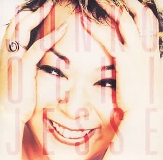 ・アーティスト 越智順子, MORT DIXON, JANIS IAN, Goffin Gerald, COLE PORTER, IVAN GUIMARAES LINS, STING, HORACE SILVER, OSCAR HAMMERSTEIN II, FREDERICK E WEATHERLY; ASHLEY INGRAM ・タイトル JESSE ・レーベル・型番 Village Records VRCL3024 ・フォーマット CD ・コンディション(盤) 良い (VG+) ・コンディション(ジャケット) ・コンディション(帯) オビあり ・特記事項 【帯付き】 【ケース擦れ】【盤汚れ】 サンプル画像です。実際の商品の画像ではありません 商品写真はバーコード/カタログ番号に対応したサンプル画像ですので、お送りする商品の画像ではありません。帯やライナーなどの付属品は、特記事項に記載されている場合のみ含まれます。プロモやカラーレコードなどの仕様についても、該当する場合のみ特記事項に記載しています。 【ご購入前に必ずご確認ください】 ・本店サイト(www.recordcity.jp)とは価格、送料が違います ・本店サイト、その他支店のオーダーとは同梱発送できません ・注文確定後に別の注文を頂いた場合、注文同士の同梱は致しかねます。 ・別倉庫から発送しているため、店頭受け渡しは対応しておりません ・一部商品は他の通販サイトでも販売しているため、ご注文のタイミングによっては商品のご用意ができない場合がございます。 ・土日祝日はお休みです 金曜・祝前日9時以降のご連絡またはご入金は、返答または発送が週明け・祝日明けに順次対応となります。 ・ご購入後のキャンセル不可 ご購入後のキャンセルはいかなる理由においてもお受けできません。ご了承の上、ご購入くださいませ。 ・日本郵便(ゆうパック/ゆうメール)によるお届けになります。 ・中古品であることをご理解ください 当ストアでは中古商品を主に販売しております。中古品であることをご理解の上ご購入ください。また、一部商品はRecordCityオンラインストアで試聴可能です。 ・返品について お客様のご都合による返品は一切承っておりません。 表記の内容と実際の商品に相違がある場合、また針飛び等で返品・返金をご希望される場合は、商品の到着後1週間以内にご連絡ください。商品の返送をこちらで確認後、キャンセル・返金を行います。 コンディションVG以下の商品は返品できません。プレイに影響のない表面のこすれ傷、プレス起因のノイズ盤は返品の対象外です。 【コンディション表記】 ・ほぼ新品(M-)(Like New) 完全な新品。未使用。当店ではほぼ使用しません ・非常に良い(EX)(Excellent) 中古盤として美品な状態。わずかな経年を感じるものの傷みを感じさせない、当店基準で最高の状態 ・良い(VG+)(Very Good Plus) 丁寧に扱われた中古品で、軽い使用感がみられる。 ・可(VG)(Acceptable) 使い込まれた中古品で、「良い」よりもさらに使用感がみられる。 ・悪い(VG-)(Bad) 状態が悪いアイテム。使用の保障はなく、再生不可、針飛び、目立つノイズがあるかもしれない。状態によるクレーム不可。返品不可。 ・非常に悪い(G)(Very Bad) 「悪い」よりさらに状態が悪いアイテム。使用の保障はなく、再生不可、針飛び、目立つノイズがあるかもしれない。状態によるクレーム不可。返品不可。 ・ジャンク(Fair)(Junk/Fair) 割れている、反っている、水ダメージがある、カビ、ジャケットが分離している、ひどい書き込み、ひどい擦れなど最低の状態。使用の保障はなく、再生不可、針飛び、目立つノイズがあるかもしれない。状態によるクレーム不可。返品不可。 ・ジャンク(Poor)(Junk/Poor) 割れている、反っている、水ダメージがある、カビ、ジャケットが分離している、ひどい書き込み、ひどい擦れなど最低の状態。使用の保障はなく、再生不可、針飛び、目立つノイズがあるかもしれない。状態によるクレーム不可。返品不可。