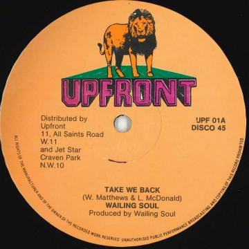 ・アーティスト Wailing Souls, Ranking Trevor ・タイトル Take We Back / Yard Oh ・レーベル・型番 Upfront UPF01 ・フォーマット 12インチレコード ・コンディション(盤) 非常に良い(EX) ・コンディション(ジャケット) ・コンディション(帯) オビなし ・特記事項 【EX 】 サンプル画像です。実際の商品の画像ではありません 商品写真はバーコード/カタログ番号に対応したサンプル画像ですので、お送りする商品の画像ではありません。帯やライナーなどの付属品は、特記事項に記載されている場合のみ含まれます。プロモやカラーレコードなどの仕様についても、該当する場合のみ特記事項に記載しています。 【ご購入前に必ずご確認ください】 ・本店サイト(www.recordcity.jp)とは価格、送料が違います ・本店サイト、その他支店のオーダーとは同梱発送できません ・注文確定後に別の注文を頂いた場合、注文同士の同梱は致しかねます。 ・別倉庫から発送しているため、店頭受け渡しは対応しておりません ・一部商品は他の通販サイトでも販売しているため、ご注文のタイミングによっては商品のご用意ができない場合がございます。 ・土日祝日はお休みです 金曜・祝前日9時以降のご連絡またはご入金は、返答または発送が週明け・祝日明けに順次対応となります。 ・ご購入後のキャンセル不可 ご購入後のキャンセルはいかなる理由においてもお受けできません。ご了承の上、ご購入くださいませ。 ・日本郵便(ゆうパック/ゆうメール)によるお届けになります。 ・中古品であることをご理解ください 当ストアでは中古商品を主に販売しております。中古品であることをご理解の上ご購入ください。また、一部商品はRecordCityオンラインストアで試聴可能です。 ・返品について お客様のご都合による返品は一切承っておりません。 表記の内容と実際の商品に相違がある場合、また針飛び等で返品・返金をご希望される場合は、商品の到着後1週間以内にご連絡ください。商品の返送をこちらで確認後、キャンセル・返金を行います。 コンディションVG以下の商品は返品できません。プレイに影響のない表面のこすれ傷、プレス起因のノイズ盤は返品の対象外です。 【コンディション表記】 ・ほぼ新品(M-)(Like New) 完全な新品。未使用。当店ではほぼ使用しません ・非常に良い(EX)(Excellent) 中古盤として美品な状態。わずかな経年を感じるものの傷みを感じさせない、当店基準で最高の状態 ・良い(VG+)(Very Good Plus) 丁寧に扱われた中古品で、軽い使用感がみられる。 ・可(VG)(Acceptable) 使い込まれた中古品で、「良い」よりもさらに使用感がみられる。 ・悪い(VG-)(Bad) 状態が悪いアイテム。使用の保障はなく、再生不可、針飛び、目立つノイズがあるかもしれない。状態によるクレーム不可。返品不可。 ・非常に悪い(G)(Very Bad) 「悪い」よりさらに状態が悪いアイテム。使用の保障はなく、再生不可、針飛び、目立つノイズがあるかもしれない。状態によるクレーム不可。返品不可。 ・ジャンク(Fair)(Junk/Fair) 割れている、反っている、水ダメージがある、カビ、ジャケットが分離している、ひどい書き込み、ひどい擦れなど最低の状態。使用の保障はなく、再生不可、針飛び、目立つノイズがあるかもしれない。状態によるクレーム不可。返品不可。 ・ジャンク(Poor)(Junk/Poor) 割れている、反っている、水ダメージがある、カビ、ジャケットが分離している、ひどい書き込み、ひどい擦れなど最低の状態。使用の保障はなく、再生不可、針飛び、目立つノイズがあるかもしれない。状態によるクレーム不可。返品不可。