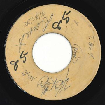 ・アーティスト Dotty & Bonny , Baba Brooks ・タイトル Dearest / Tears Are Falling ・レーベル・型番 Dutchess none ・フォーマット 7インチレコード ・コンディション(盤) 可 (VG) ・コンディション(ジャケット) ・コンディション(帯) オビなし ・特記事項 【VG++/SEW/SLD/scuff/stain 】 サンプル画像です。実際の商品の画像ではありません 商品写真はバーコード/カタログ番号に対応したサンプル画像ですので、お送りする商品の画像ではありません。帯やライナーなどの付属品は、特記事項に記載されている場合のみ含まれます。プロモやカラーレコードなどの仕様についても、該当する場合のみ特記事項に記載しています。 【ご購入前に必ずご確認ください】 ・本店サイト(www.recordcity.jp)とは価格、送料が違います ・本店サイト、その他支店のオーダーとは同梱発送できません ・別倉庫から発送しているため、店頭受け渡しは対応しておりません ・一部商品は他の通販サイトでも販売しているため、ご注文のタイミングによっては商品のご用意ができない場合がございます。 ・土日祝日はお休みです 金曜・祝前日9時以降のご連絡またはご入金は、返答または発送が週明け・祝日明けに順次対応となります。 ・ご購入後のキャンセル不可 ご購入後のキャンセルはいかなる理由においてもお受けできません。ご了承の上、ご購入くださいませ。 ・日本郵便(ゆうパック/ゆうメール)によるお届けになります。 ・中古品であることをご理解ください 当ストアでは中古商品を主に販売しております。中古品であることをご理解の上ご購入ください。また、一部商品はRecordCityオンラインストアで試聴可能です。 ・返品について お客様のご都合による返品は一切承っておりません。 表記の内容と実際の商品に相違がある場合、また針飛び等で返品・返金をご希望される場合は、商品の到着後1週間以内にご連絡ください。商品の返送をこちらで確認後、キャンセル・返金を行います。 コンディションVG以下の商品は返品できません。プレイに影響のない表面のこすれ傷、プレス起因のノイズ盤は返品の対象外です。 【コンディション表記】 ・ほぼ新品(M-)(Like New) 完全な新品。未使用。当店ではほぼ使用しません ・非常に良い(EX)(Excellent) 中古盤として美品な状態。わずかな経年を感じるものの傷みを感じさせない、当店基準で最高の状態 ・良い(VG+)(Very Good Plus) 丁寧に扱われた中古品で、軽い使用感がみられる。 ・可(VG)(Acceptable) 使い込まれた中古品で、「良い」よりもさらに使用感がみられる。 ・悪い(VG-)(Bad) 状態が悪いアイテム。使用の保障はなく、再生不可、針飛び、目立つノイズがあるかもしれない。状態によるクレーム不可。返品不可。 ・非常に悪い(G)(Very Bad) 「悪い」よりさらに状態が悪いアイテム。使用の保障はなく、再生不可、針飛び、目立つノイズがあるかもしれない。状態によるクレーム不可。返品不可。 ・ジャンク(Fair)(Junk/Fair) 割れている、反っている、水ダメージがある、カビ、ジャケットが分離している、ひどい書き込み、ひどい擦れなど最低の状態。使用の保障はなく、再生不可、針飛び、目立つノイズがあるかもしれない。状態によるクレーム不可。返品不可。 ・ジャンク(Poor)(Junk/Poor) 割れている、反っている、水ダメージがある、カビ、ジャケットが分離している、ひどい書き込み、ひどい擦れなど最低の状態。使用の保障はなく、再生不可、針飛び、目立つノイズがあるかもしれない。状態によるクレーム不可。返品不可。