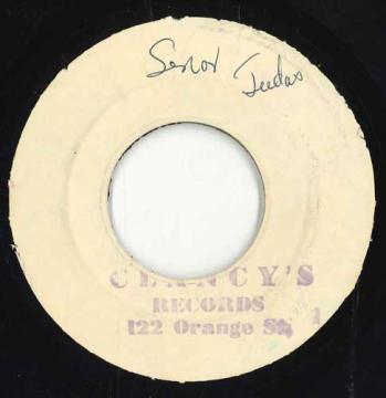 ・アーティスト Clancy Eccles , Barry And The Affections ・タイトル Senor Judas / False Niah ・レーベル・型番 Clancy's Records none ・フォーマット 7インチレコード ・コンディション(盤) 良い (VG+) ・コンディション(ジャケット) ・コンディション(帯) オビなし ・特記事項 【EX/SEW/WOL/stamp/marks 】 サンプル画像です。実際の商品の画像ではありません 商品写真はバーコード/カタログ番号に対応したサンプル画像ですので、お送りする商品の画像ではありません。帯やライナーなどの付属品は、特記事項に記載されている場合のみ含まれます。プロモやカラーレコードなどの仕様についても、該当する場合のみ特記事項に記載しています。 【ご購入前に必ずご確認ください】 ・本店サイト(www.recordcity.jp)とは価格、送料が違います ・本店サイト、その他支店のオーダーとは同梱発送できません ・注文確定後に別の注文を頂いた場合、注文同士の同梱は致しかねます。 ・別倉庫から発送しているため、店頭受け渡しは対応しておりません ・一部商品は他の通販サイトでも販売しているため、ご注文のタイミングによっては商品のご用意ができない場合がございます。 ・土日祝日はお休みです 金曜・祝前日9時以降のご連絡またはご入金は、返答または発送が週明け・祝日明けに順次対応となります。 ・ご購入後のキャンセル不可 ご購入後のキャンセルはいかなる理由においてもお受けできません。ご了承の上、ご購入くださいませ。 ・日本郵便(ゆうパック/ゆうメール)によるお届けになります。 ・中古品であることをご理解ください 当ストアでは中古商品を主に販売しております。中古品であることをご理解の上ご購入ください。また、一部商品はRecordCityオンラインストアで試聴可能です。 ・返品について お客様のご都合による返品は一切承っておりません。 表記の内容と実際の商品に相違がある場合、また針飛び等で返品・返金をご希望される場合は、商品の到着後1週間以内にご連絡ください。商品の返送をこちらで確認後、キャンセル・返金を行います。 コンディションVG以下の商品は返品できません。プレイに影響のない表面のこすれ傷、プレス起因のノイズ盤は返品の対象外です。 【コンディション表記】 ・ほぼ新品(M-)(Like New) 完全な新品。未使用。当店ではほぼ使用しません ・非常に良い(EX)(Excellent) 中古盤として美品な状態。わずかな経年を感じるものの傷みを感じさせない、当店基準で最高の状態 ・良い(VG+)(Very Good Plus) 丁寧に扱われた中古品で、軽い使用感がみられる。 ・可(VG)(Acceptable) 使い込まれた中古品で、「良い」よりもさらに使用感がみられる。 ・悪い(VG-)(Bad) 状態が悪いアイテム。使用の保障はなく、再生不可、針飛び、目立つノイズがあるかもしれない。状態によるクレーム不可。返品不可。 ・非常に悪い(G)(Very Bad) 「悪い」よりさらに状態が悪いアイテム。使用の保障はなく、再生不可、針飛び、目立つノイズがあるかもしれない。状態によるクレーム不可。返品不可。 ・ジャンク(Fair)(Junk/Fair) 割れている、反っている、水ダメージがある、カビ、ジャケットが分離している、ひどい書き込み、ひどい擦れなど最低の状態。使用の保障はなく、再生不可、針飛び、目立つノイズがあるかもしれない。状態によるクレーム不可。返品不可。 ・ジャンク(Poor)(Junk/Poor) 割れている、反っている、水ダメージがある、カビ、ジャケットが分離している、ひどい書き込み、ひどい擦れなど最低の状態。使用の保障はなく、再生不可、針飛び、目立つノイズがあるかもしれない。状態によるクレーム不可。返品不可。