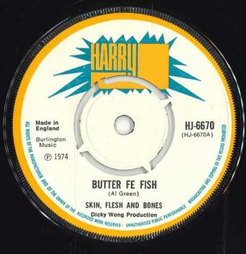 ・アーティスト Skin, Flesh & Bones ・タイトル Butter Fe Fish ・レーベル・型番 Harry J Records HJ6670 ・フォーマット 7インチレコード ・コンディション(盤) 良い (VG+) ・コンディション(ジャケット) ・コンディション(帯) オビなし ・特記事項 【EX--/s.marks/stain 】 サンプル画像です。実際の商品の画像ではありません 商品写真はバーコード/カタログ番号に対応したサンプル画像ですので、お送りする商品の画像ではありません。帯やライナーなどの付属品は、特記事項に記載されている場合のみ含まれます。プロモやカラーレコードなどの仕様についても、該当する場合のみ特記事項に記載しています。 【ご購入前に必ずご確認ください】 ・本店サイト(www.recordcity.jp)とは価格、送料が違います ・本店サイト、その他支店のオーダーとは同梱発送できません ・注文確定後に別の注文を頂いた場合、注文同士の同梱は致しかねます。 ・別倉庫から発送しているため、店頭受け渡しは対応しておりません ・一部商品は他の通販サイトでも販売しているため、ご注文のタイミングによっては商品のご用意ができない場合がございます。 ・土日祝日はお休みです 金曜・祝前日9時以降のご連絡またはご入金は、返答または発送が週明け・祝日明けに順次対応となります。 ・ご購入後のキャンセル不可 ご購入後のキャンセルはいかなる理由においてもお受けできません。ご了承の上、ご購入くださいませ。 ・日本郵便(ゆうパック/ゆうメール)によるお届けになります。 ・中古品であることをご理解ください 当ストアでは中古商品を主に販売しております。中古品であることをご理解の上ご購入ください。また、一部商品はRecordCityオンラインストアで試聴可能です。 ・返品について お客様のご都合による返品は一切承っておりません。 表記の内容と実際の商品に相違がある場合、また針飛び等で返品・返金をご希望される場合は、商品の到着後1週間以内にご連絡ください。商品の返送をこちらで確認後、キャンセル・返金を行います。 コンディションVG以下の商品は返品できません。プレイに影響のない表面のこすれ傷、プレス起因のノイズ盤は返品の対象外です。 【コンディション表記】 ・ほぼ新品(M-)(Like New) 完全な新品。未使用。当店ではほぼ使用しません ・非常に良い(EX)(Excellent) 中古盤として美品な状態。わずかな経年を感じるものの傷みを感じさせない、当店基準で最高の状態 ・良い(VG+)(Very Good Plus) 丁寧に扱われた中古品で、軽い使用感がみられる。 ・可(VG)(Acceptable) 使い込まれた中古品で、「良い」よりもさらに使用感がみられる。 ・悪い(VG-)(Bad) 状態が悪いアイテム。使用の保障はなく、再生不可、針飛び、目立つノイズがあるかもしれない。状態によるクレーム不可。返品不可。 ・非常に悪い(G)(Very Bad) 「悪い」よりさらに状態が悪いアイテム。使用の保障はなく、再生不可、針飛び、目立つノイズがあるかもしれない。状態によるクレーム不可。返品不可。 ・ジャンク(Fair)(Junk/Fair) 割れている、反っている、水ダメージがある、カビ、ジャケットが分離している、ひどい書き込み、ひどい擦れなど最低の状態。使用の保障はなく、再生不可、針飛び、目立つノイズがあるかもしれない。状態によるクレーム不可。返品不可。 ・ジャンク(Poor)(Junk/Poor) 割れている、反っている、水ダメージがある、カビ、ジャケットが分離している、ひどい書き込み、ひどい擦れなど最低の状態。使用の保障はなく、再生不可、針飛び、目立つノイズがあるかもしれない。状態によるクレーム不可。返品不可。