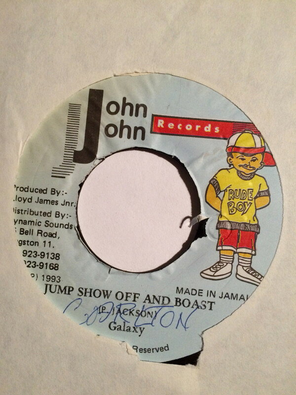 ・アーティスト Galaxy P ・タイトル Jump, Show Off And Boast ・レーベル・型番 John John Records NONE ・フォーマット 7インチレコード ・コンディション(盤) ほぼ新品 (M-) ・コンディション(ジャケット) ・コンディション(帯) オビなし ・特記事項 【M- B:stain 】 サンプル画像です。実際の商品の画像ではありません 商品写真はバーコード/カタログ番号に対応したサンプル画像ですので、お送りする商品の画像ではありません。帯やライナーなどの付属品は、特記事項に記載されている場合のみ含まれます。プロモやカラーレコードなどの仕様についても、該当する場合のみ特記事項に記載しています。 【ご購入前に必ずご確認ください】 ・本店サイト(www.recordcity.jp)とは価格、送料が違います ・本店サイト、その他支店のオーダーとは同梱発送できません ・注文確定後に別の注文を頂いた場合、注文同士の同梱は致しかねます。 ・別倉庫から発送しているため、店頭受け渡しは対応しておりません ・一部商品は他の通販サイトでも販売しているため、ご注文のタイミングによっては商品のご用意ができない場合がございます。 ・土日祝日はお休みです 金曜・祝前日9時以降のご連絡またはご入金は、返答または発送が週明け・祝日明けに順次対応となります。 ・ご購入後のキャンセル不可 ご購入後のキャンセルはいかなる理由においてもお受けできません。ご了承の上、ご購入くださいませ。 ・日本郵便(ゆうパック/ゆうメール)によるお届けになります。 ・中古品であることをご理解ください 当ストアでは中古商品を主に販売しております。中古品であることをご理解の上ご購入ください。また、一部商品はRecordCityオンラインストアで試聴可能です。 ・返品について お客様のご都合による返品は一切承っておりません。 表記の内容と実際の商品に相違がある場合、また針飛び等で返品・返金をご希望される場合は、商品の到着後1週間以内にご連絡ください。商品の返送をこちらで確認後、キャンセル・返金を行います。 コンディションVG以下の商品は返品できません。プレイに影響のない表面のこすれ傷、プレス起因のノイズ盤は返品の対象外です。 【コンディション表記】 ・ほぼ新品(M-)(Like New) 完全な新品。未使用。当店ではほぼ使用しません ・非常に良い(EX)(Excellent) 中古盤として美品な状態。わずかな経年を感じるものの傷みを感じさせない、当店基準で最高の状態 ・良い(VG+)(Very Good Plus) 丁寧に扱われた中古品で、軽い使用感がみられる。 ・可(VG)(Acceptable) 使い込まれた中古品で、「良い」よりもさらに使用感がみられる。 ・悪い(VG-)(Bad) 状態が悪いアイテム。使用の保障はなく、再生不可、針飛び、目立つノイズがあるかもしれない。状態によるクレーム不可。返品不可。 ・非常に悪い(G)(Very Bad) 「悪い」よりさらに状態が悪いアイテム。使用の保障はなく、再生不可、針飛び、目立つノイズがあるかもしれない。状態によるクレーム不可。返品不可。 ・ジャンク(Fair)(Junk/Fair) 割れている、反っている、水ダメージがある、カビ、ジャケットが分離している、ひどい書き込み、ひどい擦れなど最低の状態。使用の保障はなく、再生不可、針飛び、目立つノイズがあるかもしれない。状態によるクレーム不可。返品不可。 ・ジャンク(Poor)(Junk/Poor) 割れている、反っている、水ダメージがある、カビ、ジャケットが分離している、ひどい書き込み、ひどい擦れなど最低の状態。使用の保障はなく、再生不可、針飛び、目立つノイズがあるかもしれない。状態によるクレーム不可。返品不可。