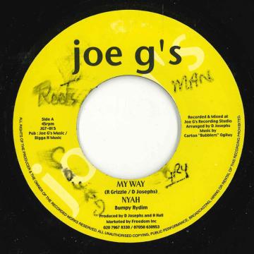 ・アーティスト Nyah (3) , Sugar Black ・タイトル My Way / Goodbye To Love ・レーベル・型番 Joe G's JG7015 ・フォーマット 7インチレコード ・コンディション(盤) 非常に良い(EX) ・コンディション(ジャケット) ・コンディション(帯) オビなし ・特記事項 【EX+/SOC/WOL 】 サンプル画像です。実際の商品の画像ではありません 商品写真はバーコード/カタログ番号に対応したサンプル画像ですので、お送りする商品の画像ではありません。帯やライナーなどの付属品は、特記事項に記載されている場合のみ含まれます。プロモやカラーレコードなどの仕様についても、該当する場合のみ特記事項に記載しています。 【ご購入前に必ずご確認ください】 ・本店サイト(www.recordcity.jp)とは価格、送料が違います ・本店サイト、その他支店のオーダーとは同梱発送できません ・注文確定後に別の注文を頂いた場合、注文同士の同梱は致しかねます。 ・別倉庫から発送しているため、店頭受け渡しは対応しておりません ・一部商品は他の通販サイトでも販売しているため、ご注文のタイミングによっては商品のご用意ができない場合がございます。 ・土日祝日はお休みです 金曜・祝前日9時以降のご連絡またはご入金は、返答または発送が週明け・祝日明けに順次対応となります。 ・ご購入後のキャンセル不可 ご購入後のキャンセルはいかなる理由においてもお受けできません。ご了承の上、ご購入くださいませ。 ・日本郵便(ゆうパック/ゆうメール)によるお届けになります。 ・中古品であることをご理解ください 当ストアでは中古商品を主に販売しております。中古品であることをご理解の上ご購入ください。また、一部商品はRecordCityオンラインストアで試聴可能です。 ・返品について お客様のご都合による返品は一切承っておりません。 表記の内容と実際の商品に相違がある場合、また針飛び等で返品・返金をご希望される場合は、商品の到着後1週間以内にご連絡ください。商品の返送をこちらで確認後、キャンセル・返金を行います。 コンディションVG以下の商品は返品できません。プレイに影響のない表面のこすれ傷、プレス起因のノイズ盤は返品の対象外です。 【コンディション表記】 ・ほぼ新品(M-)(Like New) 完全な新品。未使用。当店ではほぼ使用しません ・非常に良い(EX)(Excellent) 中古盤として美品な状態。わずかな経年を感じるものの傷みを感じさせない、当店基準で最高の状態 ・良い(VG+)(Very Good Plus) 丁寧に扱われた中古品で、軽い使用感がみられる。 ・可(VG)(Acceptable) 使い込まれた中古品で、「良い」よりもさらに使用感がみられる。 ・悪い(VG-)(Bad) 状態が悪いアイテム。使用の保障はなく、再生不可、針飛び、目立つノイズがあるかもしれない。状態によるクレーム不可。返品不可。 ・非常に悪い(G)(Very Bad) 「悪い」よりさらに状態が悪いアイテム。使用の保障はなく、再生不可、針飛び、目立つノイズがあるかもしれない。状態によるクレーム不可。返品不可。 ・ジャンク(Fair)(Junk/Fair) 割れている、反っている、水ダメージがある、カビ、ジャケットが分離している、ひどい書き込み、ひどい擦れなど最低の状態。使用の保障はなく、再生不可、針飛び、目立つノイズがあるかもしれない。状態によるクレーム不可。返品不可。 ・ジャンク(Poor)(Junk/Poor) 割れている、反っている、水ダメージがある、カビ、ジャケットが分離している、ひどい書き込み、ひどい擦れなど最低の状態。使用の保障はなく、再生不可、針飛び、目立つノイズがあるかもしれない。状態によるクレーム不可。返品不可。