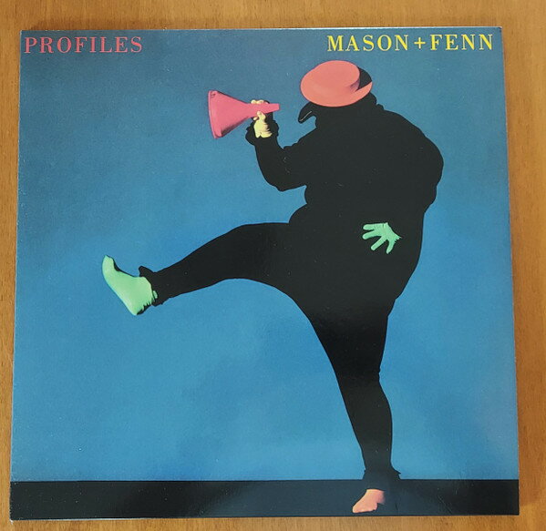 ・アーティスト Nick Mason , Rick Fenn ・タイトル Profiles ・レーベル・型番 Harvest 0190295660161 ・フォーマット LPレコード ・コンディション(盤) 新品 (M) ・コンディション(ジャケット) ・コンディション(帯) オビなし ・特記事項 サンプル画像です。実際の商品の画像ではありません 商品写真はバーコード/カタログ番号に対応したサンプル画像ですので、お送りする商品の画像ではありません。帯やライナーなどの付属品は、特記事項に記載されている場合のみ含まれます。プロモやカラーレコードなどの仕様についても、該当する場合のみ特記事項に記載しています。 【ご購入前に必ずご確認ください】 ・本店サイト(www.recordcity.jp)とは価格、送料が違います ・本店サイト、その他支店のオーダーとは同梱発送できません ・注文確定後に別の注文を頂いた場合、注文同士の同梱は致しかねます。 ・別倉庫から発送しているため、店頭受け渡しは対応しておりません ・一部商品は他の通販サイトでも販売しているため、ご注文のタイミングによっては商品のご用意ができない場合がございます。 ・土日祝日はお休みです 金曜・祝前日9時以降のご連絡またはご入金は、返答または発送が週明け・祝日明けに順次対応となります。 ・ご購入後のキャンセル不可 ご購入後のキャンセルはいかなる理由においてもお受けできません。ご了承の上、ご購入くださいませ。 ・日本郵便(ゆうパック/ゆうメール)によるお届けになります。 ・中古品であることをご理解ください 当ストアでは中古商品を主に販売しております。中古品であることをご理解の上ご購入ください。また、一部商品はRecordCityオンラインストアで試聴可能です。 ・返品について お客様のご都合による返品は一切承っておりません。 表記の内容と実際の商品に相違がある場合、また針飛び等で返品・返金をご希望される場合は、商品の到着後1週間以内にご連絡ください。商品の返送をこちらで確認後、キャンセル・返金を行います。 コンディションVG以下の商品は返品できません。プレイに影響のない表面のこすれ傷、プレス起因のノイズ盤は返品の対象外です。 【コンディション表記】 ・ほぼ新品(M-)(Like New) 完全な新品。未使用。当店ではほぼ使用しません ・非常に良い(EX)(Excellent) 中古盤として美品な状態。わずかな経年を感じるものの傷みを感じさせない、当店基準で最高の状態 ・良い(VG+)(Very Good Plus) 丁寧に扱われた中古品で、軽い使用感がみられる。 ・可(VG)(Acceptable) 使い込まれた中古品で、「良い」よりもさらに使用感がみられる。 ・悪い(VG-)(Bad) 状態が悪いアイテム。使用の保障はなく、再生不可、針飛び、目立つノイズがあるかもしれない。状態によるクレーム不可。返品不可。 ・非常に悪い(G)(Very Bad) 「悪い」よりさらに状態が悪いアイテム。使用の保障はなく、再生不可、針飛び、目立つノイズがあるかもしれない。状態によるクレーム不可。返品不可。 ・ジャンク(Fair)(Junk/Fair) 割れている、反っている、水ダメージがある、カビ、ジャケットが分離している、ひどい書き込み、ひどい擦れなど最低の状態。使用の保障はなく、再生不可、針飛び、目立つノイズがあるかもしれない。状態によるクレーム不可。返品不可。 ・ジャンク(Poor)(Junk/Poor) 割れている、反っている、水ダメージがある、カビ、ジャケットが分離している、ひどい書き込み、ひどい擦れなど最低の状態。使用の保障はなく、再生不可、針飛び、目立つノイズがあるかもしれない。状態によるクレーム不可。返品不可。