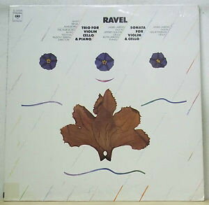 ・アーティスト Maurice Ravel ・タイトル Trio For Violin, Cello & Piano / Sonata For Violin & Cello ・レーベル・型番 Columbia Masterworks M33529 ・フォーマット LPレコード ・コンディション(盤) 非常に良い(EX) ・コンディション(ジャケット) 良い (VG+) ・コンディション(帯) オビなし ・特記事項 【カバーに軽い擦れ】 サンプル画像です。実際の商品の画像ではありません 商品写真はバーコード/カタログ番号に対応したサンプル画像ですので、お送りする商品の画像ではありません。帯やライナーなどの付属品は、特記事項に記載されている場合のみ含まれます。プロモやカラーレコードなどの仕様についても、該当する場合のみ特記事項に記載しています。 【ご購入前に必ずご確認ください】 ・本店サイト(www.recordcity.jp)とは価格、送料が違います ・本店サイト、その他支店のオーダーとは同梱発送できません ・注文確定後に別の注文を頂いた場合、注文同士の同梱は致しかねます。 ・別倉庫から発送しているため、店頭受け渡しは対応しておりません ・一部商品は他の通販サイトでも販売しているため、ご注文のタイミングによっては商品のご用意ができない場合がございます。 ・土日祝日はお休みです 金曜・祝前日9時以降のご連絡またはご入金は、返答または発送が週明け・祝日明けに順次対応となります。 ・ご購入後のキャンセル不可 ご購入後のキャンセルはいかなる理由においてもお受けできません。ご了承の上、ご購入くださいませ。 ・日本郵便(ゆうパック/ゆうメール)によるお届けになります。 ・中古品であることをご理解ください 当ストアでは中古商品を主に販売しております。中古品であることをご理解の上ご購入ください。また、一部商品はRecordCityオンラインストアで試聴可能です。 ・返品について お客様のご都合による返品は一切承っておりません。 表記の内容と実際の商品に相違がある場合、また針飛び等で返品・返金をご希望される場合は、商品の到着後1週間以内にご連絡ください。商品の返送をこちらで確認後、キャンセル・返金を行います。 コンディションVG以下の商品は返品できません。プレイに影響のない表面のこすれ傷、プレス起因のノイズ盤は返品の対象外です。 【コンディション表記】 ・ほぼ新品(M-)(Like New) 完全な新品。未使用。当店ではほぼ使用しません ・非常に良い(EX)(Excellent) 中古盤として美品な状態。わずかな経年を感じるものの傷みを感じさせない、当店基準で最高の状態 ・良い(VG+)(Very Good Plus) 丁寧に扱われた中古品で、軽い使用感がみられる。 ・可(VG)(Acceptable) 使い込まれた中古品で、「良い」よりもさらに使用感がみられる。 ・悪い(VG-)(Bad) 状態が悪いアイテム。使用の保障はなく、再生不可、針飛び、目立つノイズがあるかもしれない。状態によるクレーム不可。返品不可。 ・非常に悪い(G)(Very Bad) 「悪い」よりさらに状態が悪いアイテム。使用の保障はなく、再生不可、針飛び、目立つノイズがあるかもしれない。状態によるクレーム不可。返品不可。 ・ジャンク(Fair)(Junk/Fair) 割れている、反っている、水ダメージがある、カビ、ジャケットが分離している、ひどい書き込み、ひどい擦れなど最低の状態。使用の保障はなく、再生不可、針飛び、目立つノイズがあるかもしれない。状態によるクレーム不可。返品不可。 ・ジャンク(Poor)(Junk/Poor) 割れている、反っている、水ダメージがある、カビ、ジャケットが分離している、ひどい書き込み、ひどい擦れなど最低の状態。使用の保障はなく、再生不可、針飛び、目立つノイズがあるかもしれない。状態によるクレーム不可。返品不可。