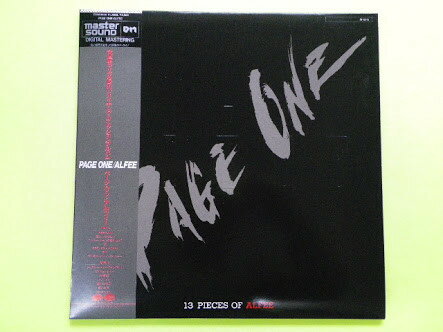 ・アーティスト ALFEE ・タイトル Page One - 13 Piece Of Alfee (- Master Sound) ・レーベル・型番 F LABEL C30A0356 ・フォーマット LPレコード ・コンディション(盤) 良い (VG+) ・コンディション(ジャケット) 非常に良い(EX) ・コンディション(帯) オビなし ・特記事項 【ライナー付き】 【盤に小さいキズ】【ポスター付き】 サンプル画像です。実際の商品の画像ではありません 商品写真はバーコード/カタログ番号に対応したサンプル画像ですので、お送りする商品の画像ではありません。帯やライナーなどの付属品は、特記事項に記載されている場合のみ含まれます。プロモやカラーレコードなどの仕様についても、該当する場合のみ特記事項に記載しています。 【ご購入前に必ずご確認ください】 ・本店サイト(www.recordcity.jp)とは価格、送料が違います ・本店サイト、その他支店のオーダーとは同梱発送できません ・注文確定後に別の注文を頂いた場合、注文同士の同梱は致しかねます。 ・別倉庫から発送しているため、店頭受け渡しは対応しておりません ・一部商品は他の通販サイトでも販売しているため、ご注文のタイミングによっては商品のご用意ができない場合がございます。 ・土日祝日はお休みです 金曜・祝前日9時以降のご連絡またはご入金は、返答または発送が週明け・祝日明けに順次対応となります。 ・ご購入後のキャンセル不可 ご購入後のキャンセルはいかなる理由においてもお受けできません。ご了承の上、ご購入くださいませ。 ・日本郵便(ゆうパック/ゆうメール)によるお届けになります。 ・中古品であることをご理解ください 当ストアでは中古商品を主に販売しております。中古品であることをご理解の上ご購入ください。また、一部商品はRecordCityオンラインストアで試聴可能です。 ・返品について お客様のご都合による返品は一切承っておりません。 表記の内容と実際の商品に相違がある場合、また針飛び等で返品・返金をご希望される場合は、商品の到着後1週間以内にご連絡ください。商品の返送をこちらで確認後、キャンセル・返金を行います。 コンディションVG以下の商品は返品できません。プレイに影響のない表面のこすれ傷、プレス起因のノイズ盤は返品の対象外です。 【コンディション表記】 ・ほぼ新品(M-)(Like New) 完全な新品。未使用。当店ではほぼ使用しません ・非常に良い(EX)(Excellent) 中古盤として美品な状態。わずかな経年を感じるものの傷みを感じさせない、当店基準で最高の状態 ・良い(VG+)(Very Good Plus) 丁寧に扱われた中古品で、軽い使用感がみられる。 ・可(VG)(Acceptable) 使い込まれた中古品で、「良い」よりもさらに使用感がみられる。 ・悪い(VG-)(Bad) 状態が悪いアイテム。使用の保障はなく、再生不可、針飛び、目立つノイズがあるかもしれない。状態によるクレーム不可。返品不可。 ・非常に悪い(G)(Very Bad) 「悪い」よりさらに状態が悪いアイテム。使用の保障はなく、再生不可、針飛び、目立つノイズがあるかもしれない。状態によるクレーム不可。返品不可。 ・ジャンク(Fair)(Junk/Fair) 割れている、反っている、水ダメージがある、カビ、ジャケットが分離している、ひどい書き込み、ひどい擦れなど最低の状態。使用の保障はなく、再生不可、針飛び、目立つノイズがあるかもしれない。状態によるクレーム不可。返品不可。 ・ジャンク(Poor)(Junk/Poor) 割れている、反っている、水ダメージがある、カビ、ジャケットが分離している、ひどい書き込み、ひどい擦れなど最低の状態。使用の保障はなく、再生不可、針飛び、目立つノイズがあるかもしれない。状態によるクレーム不可。返品不可。