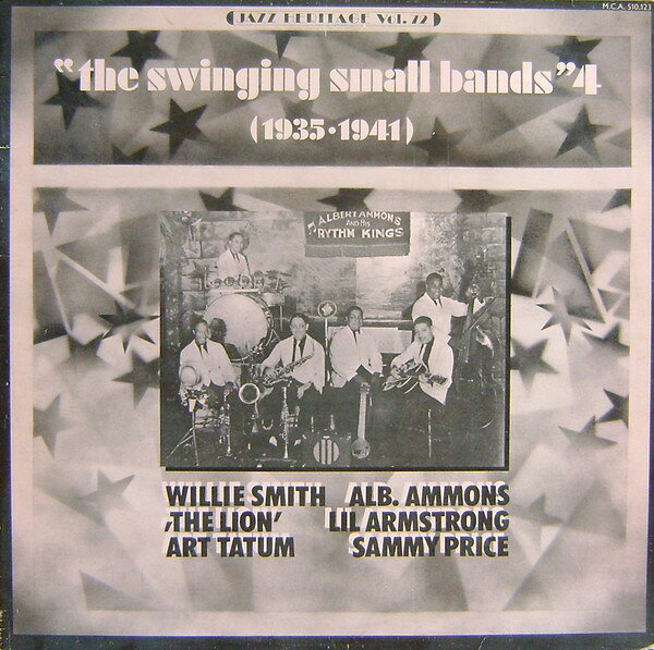 ・アーティスト Various ・タイトル The Swinging Small Bands 4 (1935-1941) ・レーベル・型番 MCA 510123 ・フォーマット LPレコード ・コンディション(盤) 良い (VG+) ・コンディション(ジャケット) 良い (VG+) ・コンディション(帯) オビなし ・特記事項 サンプル画像です。実際の商品の画像ではありません 商品写真はバーコード/カタログ番号に対応したサンプル画像ですので、お送りする商品の画像ではありません。帯やライナーなどの付属品は、特記事項に記載されている場合のみ含まれます。プロモやカラーレコードなどの仕様についても、該当する場合のみ特記事項に記載しています。 【ご購入前に必ずご確認ください】 ・本店サイト(www.recordcity.jp)とは価格、送料が違います ・本店サイト、その他支店のオーダーとは同梱発送できません ・注文確定後に別の注文を頂いた場合、注文同士の同梱は致しかねます。 ・別倉庫から発送しているため、店頭受け渡しは対応しておりません ・一部商品は他の通販サイトでも販売しているため、ご注文のタイミングによっては商品のご用意ができない場合がございます。 ・土日祝日はお休みです 金曜・祝前日9時以降のご連絡またはご入金は、返答または発送が週明け・祝日明けに順次対応となります。 ・ご購入後のキャンセル不可 ご購入後のキャンセルはいかなる理由においてもお受けできません。ご了承の上、ご購入くださいませ。 ・日本郵便(ゆうパック/ゆうメール)によるお届けになります。 ・中古品であることをご理解ください 当ストアでは中古商品を主に販売しております。中古品であることをご理解の上ご購入ください。また、一部商品はRecordCityオンラインストアで試聴可能です。 ・返品について お客様のご都合による返品は一切承っておりません。 表記の内容と実際の商品に相違がある場合、また針飛び等で返品・返金をご希望される場合は、商品の到着後1週間以内にご連絡ください。商品の返送をこちらで確認後、キャンセル・返金を行います。 コンディションVG以下の商品は返品できません。プレイに影響のない表面のこすれ傷、プレス起因のノイズ盤は返品の対象外です。 【コンディション表記】 ・ほぼ新品(M-)(Like New) 完全な新品。未使用。当店ではほぼ使用しません ・非常に良い(EX)(Excellent) 中古盤として美品な状態。わずかな経年を感じるものの傷みを感じさせない、当店基準で最高の状態 ・良い(VG+)(Very Good Plus) 丁寧に扱われた中古品で、軽い使用感がみられる。 ・可(VG)(Acceptable) 使い込まれた中古品で、「良い」よりもさらに使用感がみられる。 ・悪い(VG-)(Bad) 状態が悪いアイテム。使用の保障はなく、再生不可、針飛び、目立つノイズがあるかもしれない。状態によるクレーム不可。返品不可。 ・非常に悪い(G)(Very Bad) 「悪い」よりさらに状態が悪いアイテム。使用の保障はなく、再生不可、針飛び、目立つノイズがあるかもしれない。状態によるクレーム不可。返品不可。 ・ジャンク(Fair)(Junk/Fair) 割れている、反っている、水ダメージがある、カビ、ジャケットが分離している、ひどい書き込み、ひどい擦れなど最低の状態。使用の保障はなく、再生不可、針飛び、目立つノイズがあるかもしれない。状態によるクレーム不可。返品不可。 ・ジャンク(Poor)(Junk/Poor) 割れている、反っている、水ダメージがある、カビ、ジャケットが分離している、ひどい書き込み、ひどい擦れなど最低の状態。使用の保障はなく、再生不可、針飛び、目立つノイズがあるかもしれない。状態によるクレーム不可。返品不可。