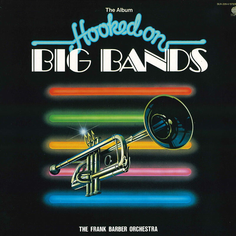 ・アーティスト Frank Barber Orchestra ・タイトル フックト・オン・ビッグ・バンド-ビッグ・バンド・ヒット・メドレー ・レーベル・型番 OVERSEAS SUX229V ・フォーマット LPレコード ・コンディション(盤) 非常に良い(EX) ・コンディション(ジャケット) 良い (VG+) ・コンディション(帯) オビなし ・特記事項 【ライナー付き】 【ライナー染み】 サンプル画像です。実際の商品の画像ではありません 商品写真はバーコード/カタログ番号に対応したサンプル画像ですので、お送りする商品の画像ではありません。帯やライナーなどの付属品は、特記事項に記載されている場合のみ含まれます。プロモやカラーレコードなどの仕様についても、該当する場合のみ特記事項に記載しています。 【ご購入前に必ずご確認ください】 ・本店サイト(www.recordcity.jp)とは価格、送料が違います ・本店サイト、その他支店のオーダーとは同梱発送できません ・注文確定後に別の注文を頂いた場合、注文同士の同梱は致しかねます。 ・別倉庫から発送しているため、店頭受け渡しは対応しておりません ・一部商品は他の通販サイトでも販売しているため、ご注文のタイミングによっては商品のご用意ができない場合がございます。 ・土日祝日はお休みです 金曜・祝前日9時以降のご連絡またはご入金は、返答または発送が週明け・祝日明けに順次対応となります。 ・ご購入後のキャンセル不可 ご購入後のキャンセルはいかなる理由においてもお受けできません。ご了承の上、ご購入くださいませ。 ・日本郵便(ゆうパック/ゆうメール)によるお届けになります。 ・中古品であることをご理解ください 当ストアでは中古商品を主に販売しております。中古品であることをご理解の上ご購入ください。また、一部商品はRecordCityオンラインストアで試聴可能です。 ・返品について お客様のご都合による返品は一切承っておりません。 表記の内容と実際の商品に相違がある場合、また針飛び等で返品・返金をご希望される場合は、商品の到着後1週間以内にご連絡ください。商品の返送をこちらで確認後、キャンセル・返金を行います。 コンディションVG以下の商品は返品できません。プレイに影響のない表面のこすれ傷、プレス起因のノイズ盤は返品の対象外です。 【コンディション表記】 ・ほぼ新品(M-)(Like New) 完全な新品。未使用。当店ではほぼ使用しません ・非常に良い(EX)(Excellent) 中古盤として美品な状態。わずかな経年を感じるものの傷みを感じさせない、当店基準で最高の状態 ・良い(VG+)(Very Good Plus) 丁寧に扱われた中古品で、軽い使用感がみられる。 ・可(VG)(Acceptable) 使い込まれた中古品で、「良い」よりもさらに使用感がみられる。 ・悪い(VG-)(Bad) 状態が悪いアイテム。使用の保障はなく、再生不可、針飛び、目立つノイズがあるかもしれない。状態によるクレーム不可。返品不可。 ・非常に悪い(G)(Very Bad) 「悪い」よりさらに状態が悪いアイテム。使用の保障はなく、再生不可、針飛び、目立つノイズがあるかもしれない。状態によるクレーム不可。返品不可。 ・ジャンク(Fair)(Junk/Fair) 割れている、反っている、水ダメージがある、カビ、ジャケットが分離している、ひどい書き込み、ひどい擦れなど最低の状態。使用の保障はなく、再生不可、針飛び、目立つノイズがあるかもしれない。状態によるクレーム不可。返品不可。 ・ジャンク(Poor)(Junk/Poor) 割れている、反っている、水ダメージがある、カビ、ジャケットが分離している、ひどい書き込み、ひどい擦れなど最低の状態。使用の保障はなく、再生不可、針飛び、目立つノイズがあるかもしれない。状態によるクレーム不可。返品不可。