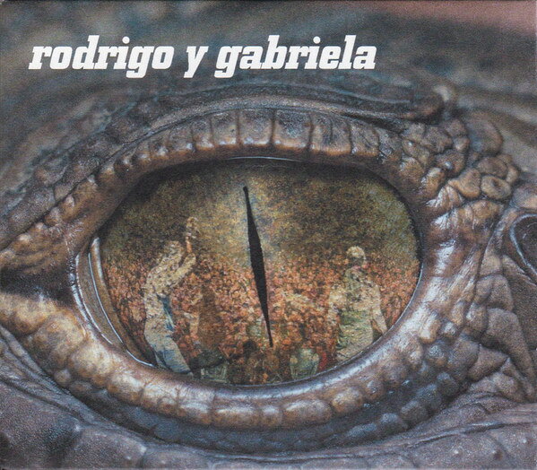 ・アーティスト Rodrigo Y Gabriela ・タイトル Rodrigo Y Gabriela ・レーベル・型番 ATO Records, ATO Records ATO0030 ・フォーマット CD ・コンディション(盤) 非常に良い(EX) ・コンディション(ジャケット) ・コンディション(帯) オビなし ・特記事項 【デジパック】 サンプル画像です。実際の商品の画像ではありません 商品写真はバーコード/カタログ番号に対応したサンプル画像ですので、お送りする商品の画像ではありません。帯やライナーなどの付属品は、特記事項に記載されている場合のみ含まれます。プロモやカラーレコードなどの仕様についても、該当する場合のみ特記事項に記載しています。 【ご購入前に必ずご確認ください】 ・本店サイト(www.recordcity.jp)とは価格、送料が違います ・本店サイト、その他支店のオーダーとは同梱発送できません ・注文確定後に別の注文を頂いた場合、注文同士の同梱は致しかねます。 ・別倉庫から発送しているため、店頭受け渡しは対応しておりません ・一部商品は他の通販サイトでも販売しているため、ご注文のタイミングによっては商品のご用意ができない場合がございます。 ・土日祝日はお休みです 金曜・祝前日9時以降のご連絡またはご入金は、返答または発送が週明け・祝日明けに順次対応となります。 ・ご購入後のキャンセル不可 ご購入後のキャンセルはいかなる理由においてもお受けできません。ご了承の上、ご購入くださいませ。 ・日本郵便(ゆうパック/ゆうメール)によるお届けになります。 ・中古品であることをご理解ください 当ストアでは中古商品を主に販売しております。中古品であることをご理解の上ご購入ください。また、一部商品はRecordCityオンラインストアで試聴可能です。 ・返品について お客様のご都合による返品は一切承っておりません。 表記の内容と実際の商品に相違がある場合、また針飛び等で返品・返金をご希望される場合は、商品の到着後1週間以内にご連絡ください。商品の返送をこちらで確認後、キャンセル・返金を行います。 コンディションVG以下の商品は返品できません。プレイに影響のない表面のこすれ傷、プレス起因のノイズ盤は返品の対象外です。 【コンディション表記】 ・ほぼ新品(M-)(Like New) 完全な新品。未使用。当店ではほぼ使用しません ・非常に良い(EX)(Excellent) 中古盤として美品な状態。わずかな経年を感じるものの傷みを感じさせない、当店基準で最高の状態 ・良い(VG+)(Very Good Plus) 丁寧に扱われた中古品で、軽い使用感がみられる。 ・可(VG)(Acceptable) 使い込まれた中古品で、「良い」よりもさらに使用感がみられる。 ・悪い(VG-)(Bad) 状態が悪いアイテム。使用の保障はなく、再生不可、針飛び、目立つノイズがあるかもしれない。状態によるクレーム不可。返品不可。 ・非常に悪い(G)(Very Bad) 「悪い」よりさらに状態が悪いアイテム。使用の保障はなく、再生不可、針飛び、目立つノイズがあるかもしれない。状態によるクレーム不可。返品不可。 ・ジャンク(Fair)(Junk/Fair) 割れている、反っている、水ダメージがある、カビ、ジャケットが分離している、ひどい書き込み、ひどい擦れなど最低の状態。使用の保障はなく、再生不可、針飛び、目立つノイズがあるかもしれない。状態によるクレーム不可。返品不可。 ・ジャンク(Poor)(Junk/Poor) 割れている、反っている、水ダメージがある、カビ、ジャケットが分離している、ひどい書き込み、ひどい擦れなど最低の状態。使用の保障はなく、再生不可、針飛び、目立つノイズがあるかもしれない。状態によるクレーム不可。返品不可。